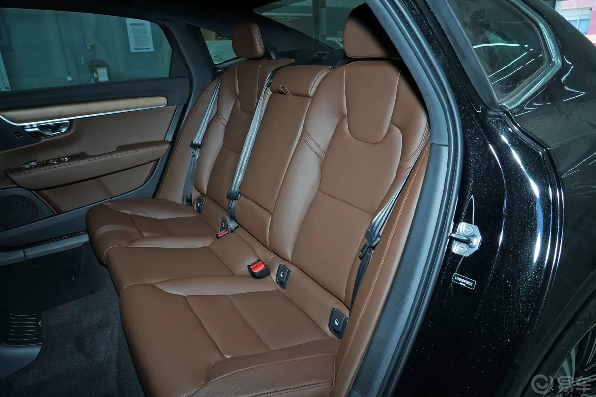 沃尔沃S90新能源改款 T8 智逸豪华版后排座椅