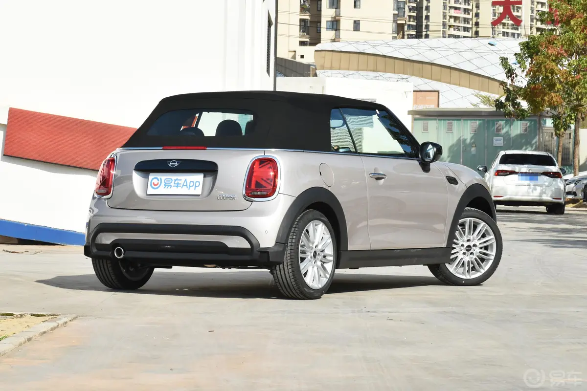 MINI CABRIO改款 1.5T COOPER CABRIO 经典派侧后45度车头向右水平