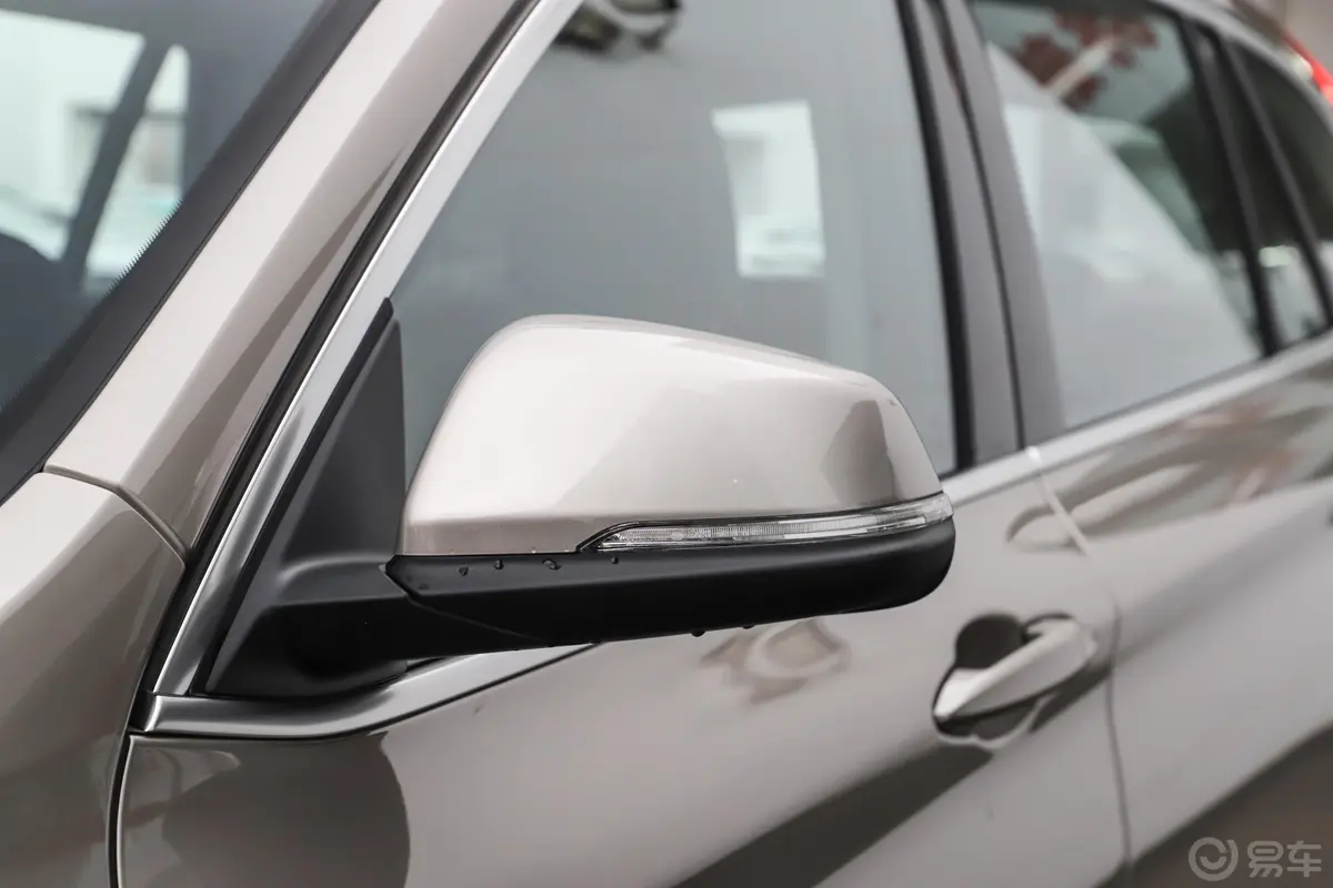 宝马X1sDrive20Li 时尚型主驾驶后视镜背面