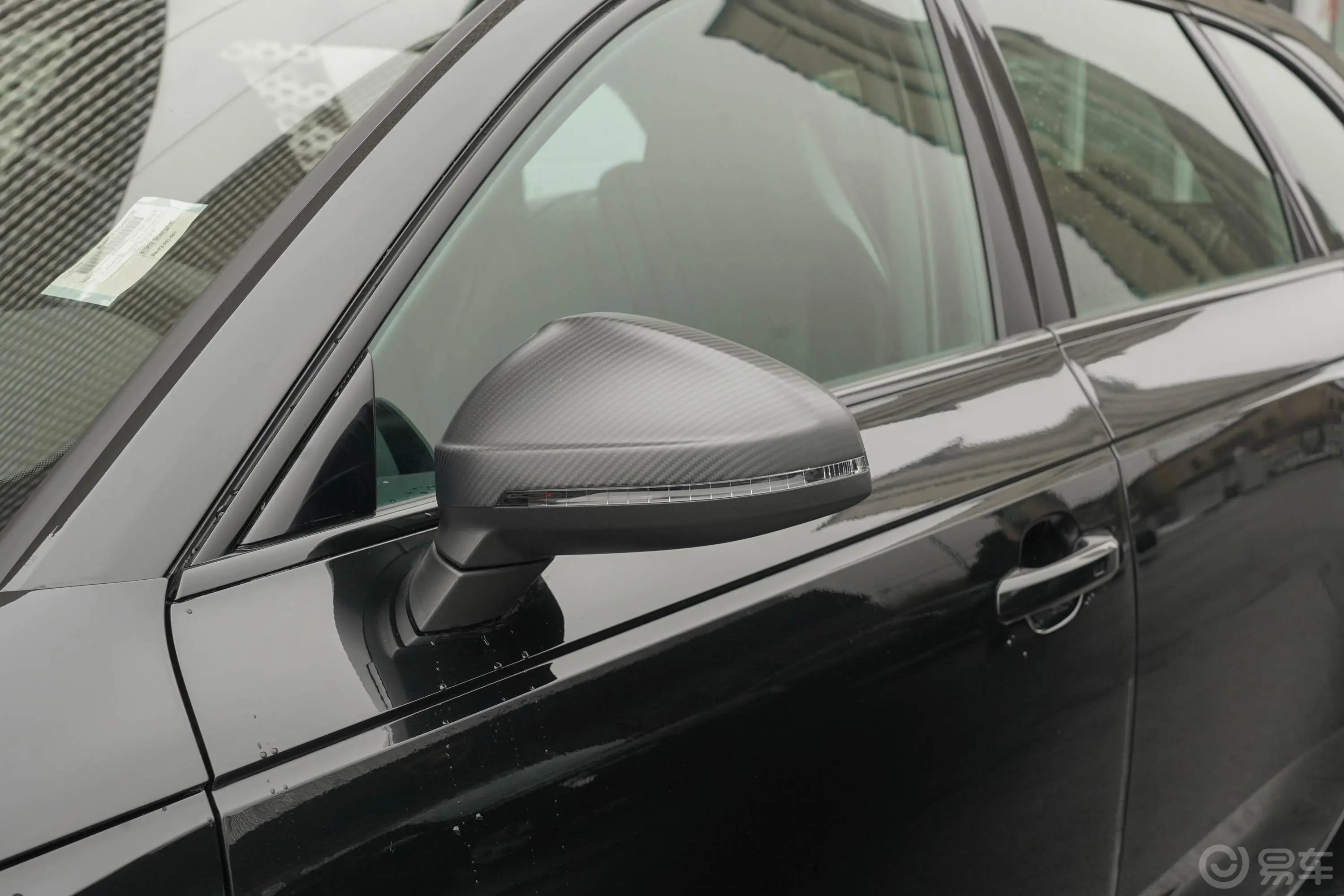 奥迪RS 42.9T Avant 暗金版主驾驶后视镜背面