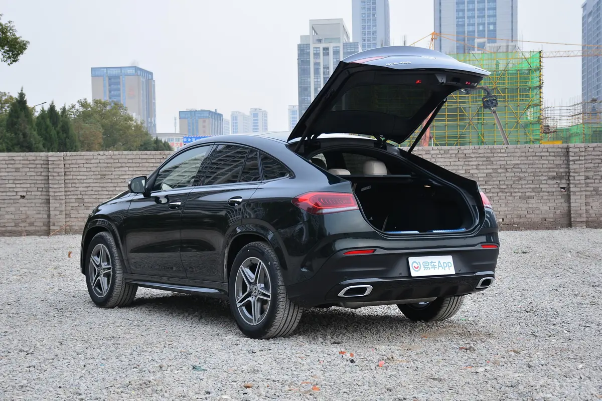 奔驰GLE轿跑GLE 450 4MATIC 轿跑SUV 时尚型后备厢开启45度侧拍