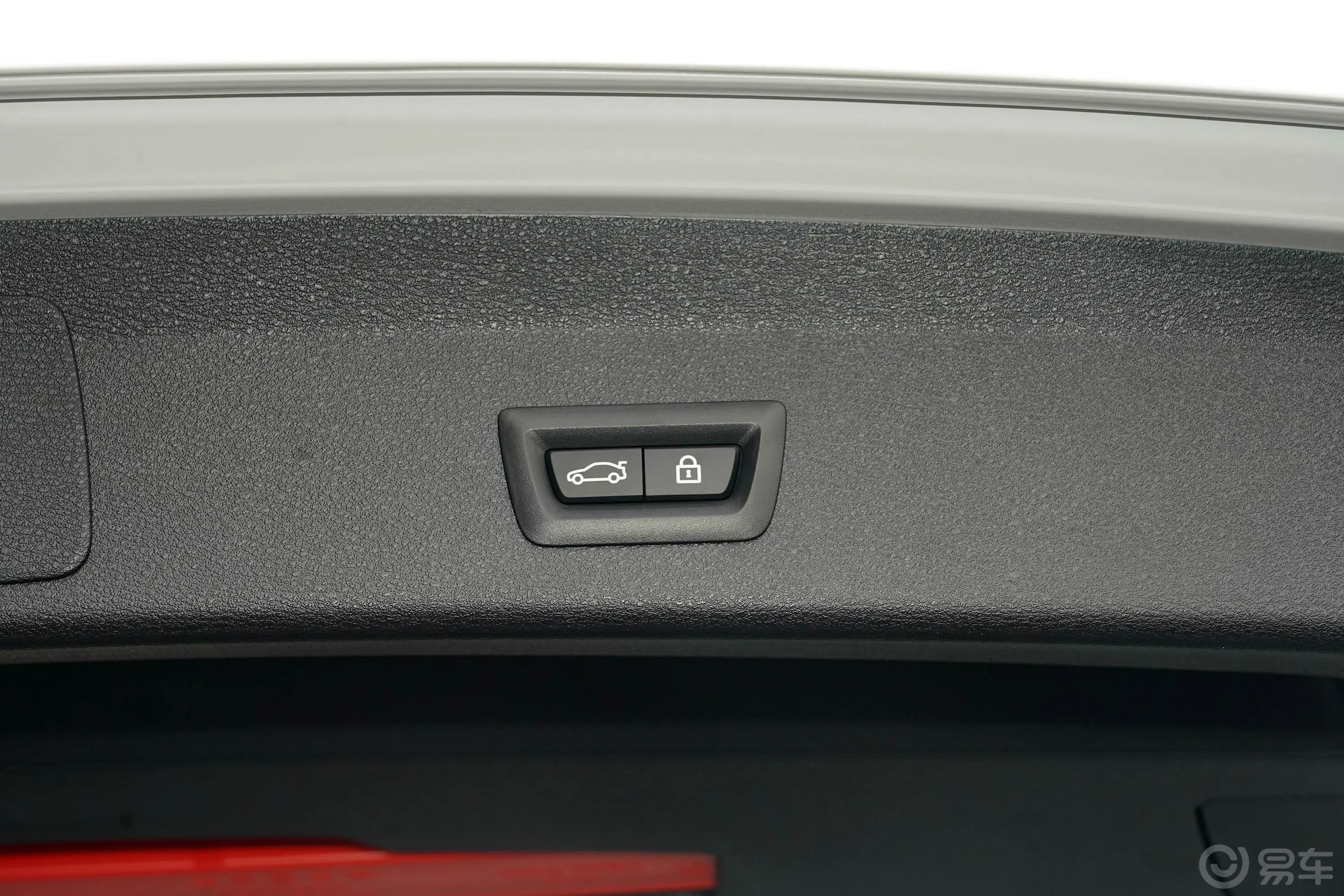 宝马X1sDrive25Li 领先型电动尾门按键（手动扶手）
