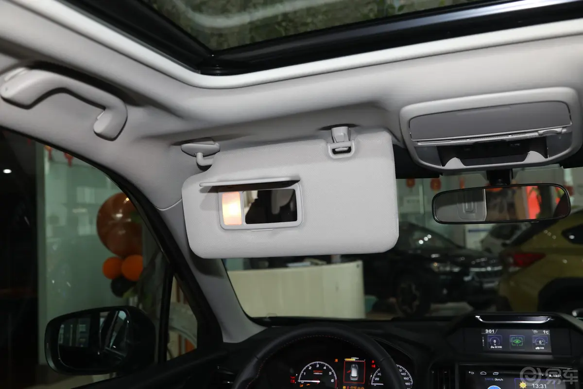 森林人2.0i AWD X运动版EyeSight驾驶位遮阳板