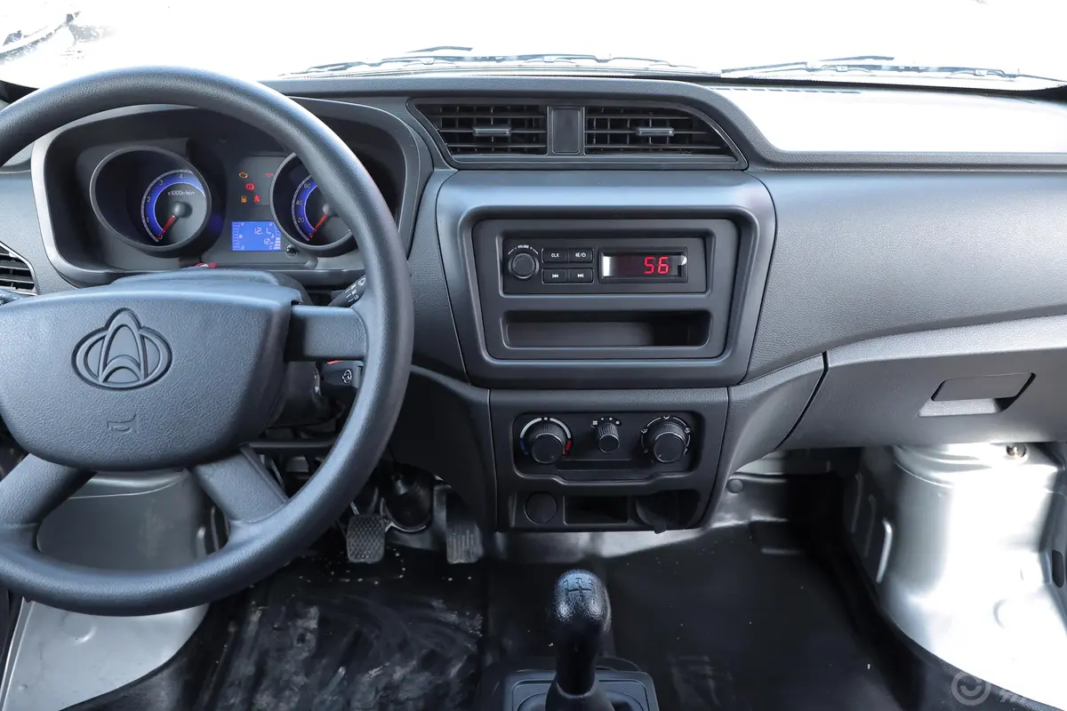 新豹T11.2L 单排单后轮标箱 厢式运输车 标准版中控台整体