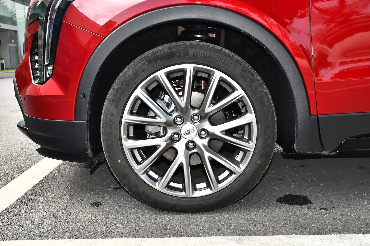 凯迪拉克XT428T 四驱铂金型前轮毂造型