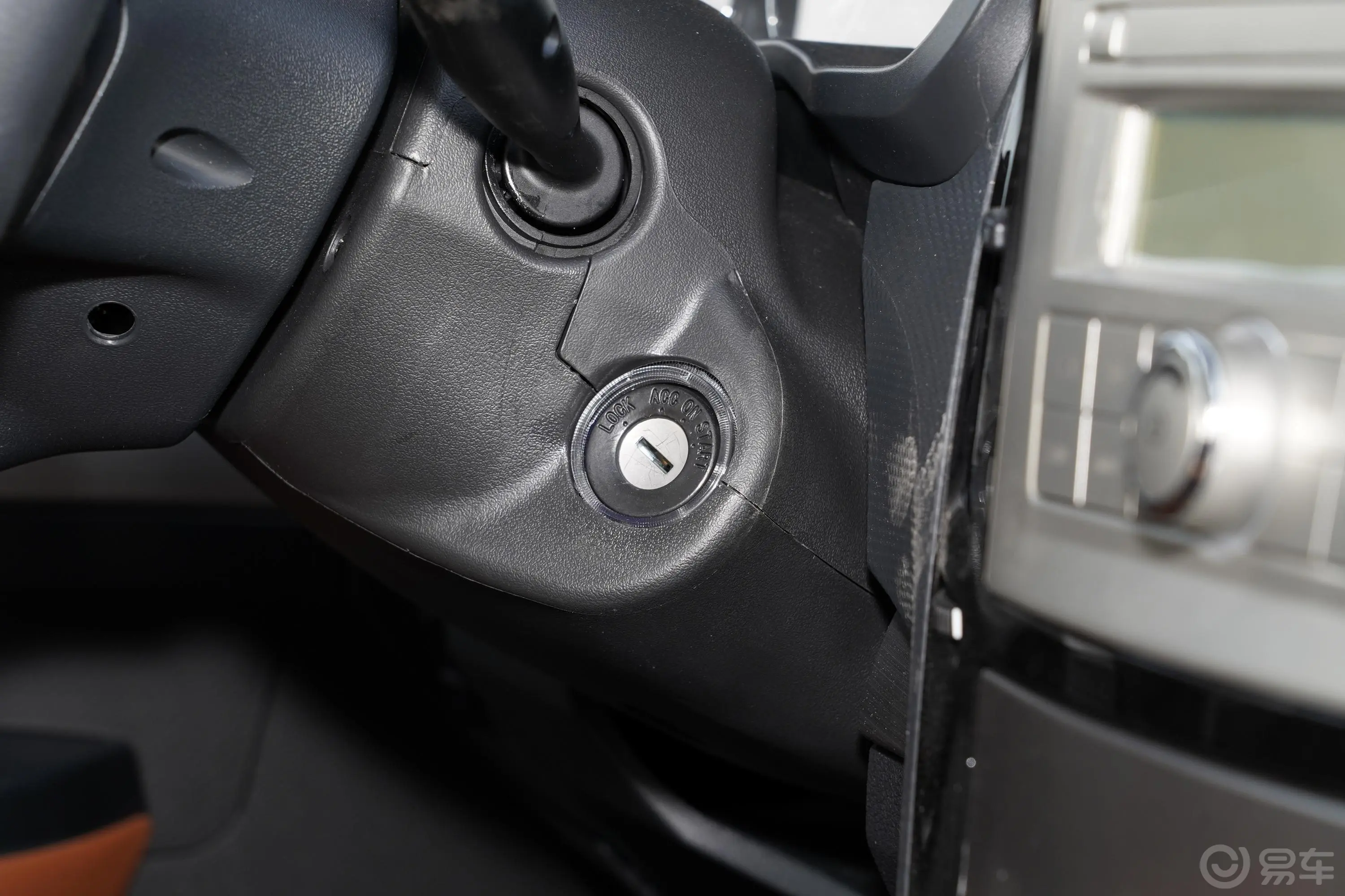 威虎2.4L 两驱大双平底货箱经典版 汽油 国VI钥匙孔或一键启动按键