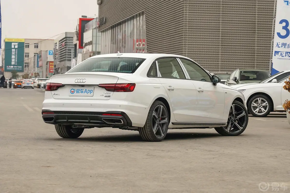 奥迪A4L45 TFSI quattro 臻选动感型侧后45度车头向右水平