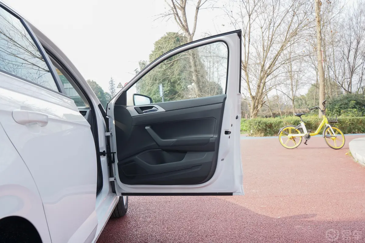 PoloPlus 1.5L 自动纵情乐活版副驾驶员车门