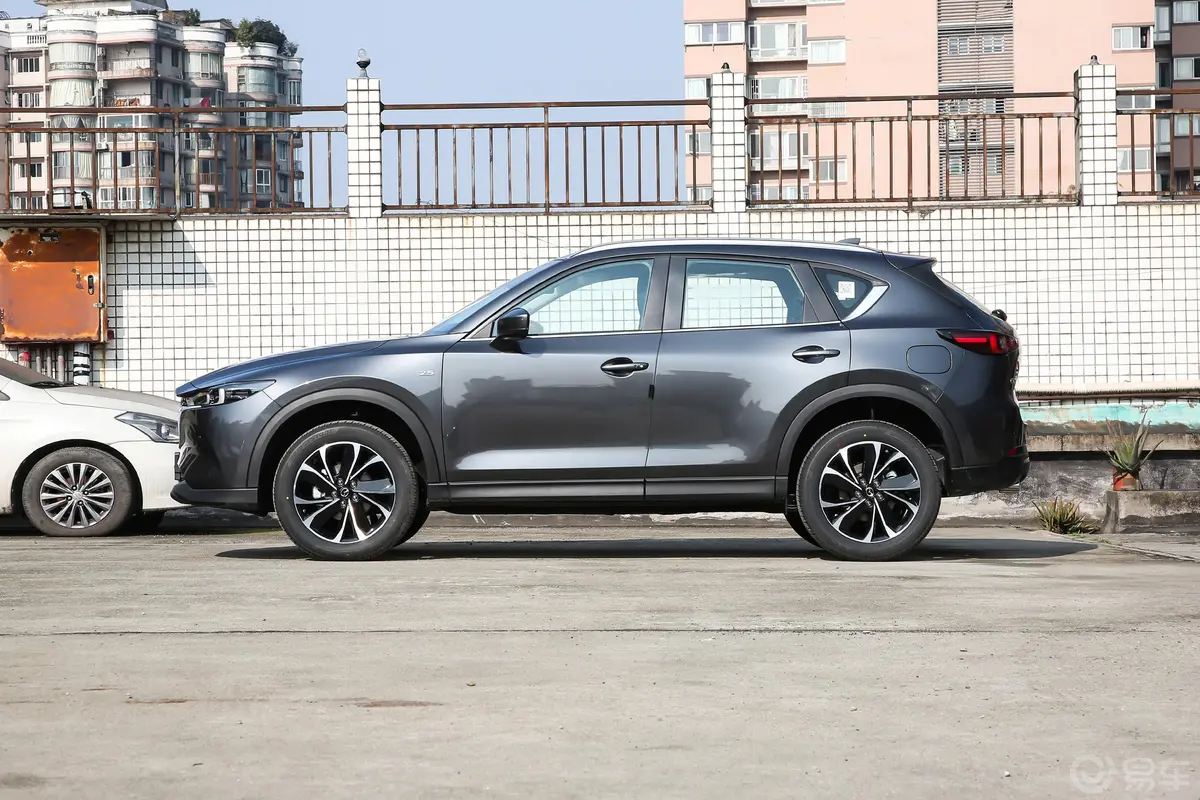 马自达CX-52.5L 两驱智慧型正侧车头向左水平