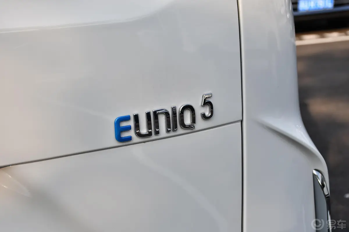 EUNIQ 5 纯电动精英版外观