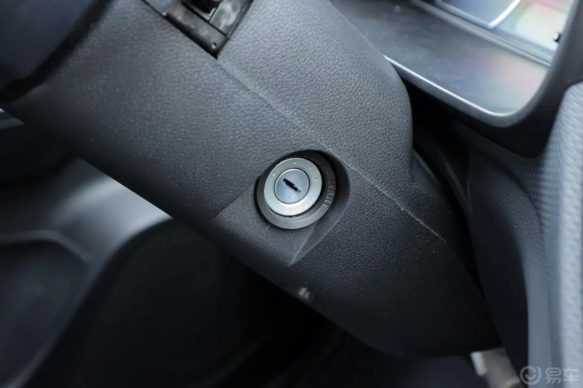 斑马1.5L 双排栏板车舒适型 国六a钥匙孔或一键启动按键