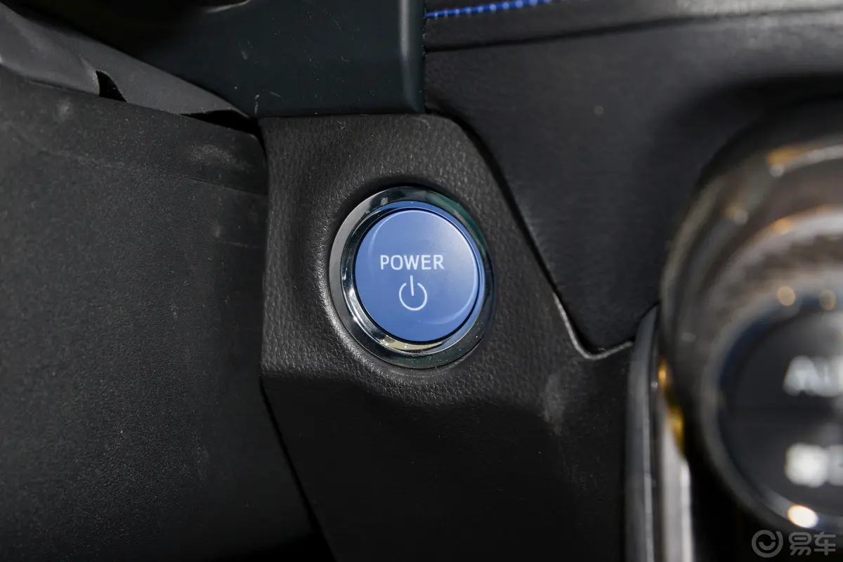威兰达双擎 2.5L 两驱科技版钥匙孔或一键启动按键