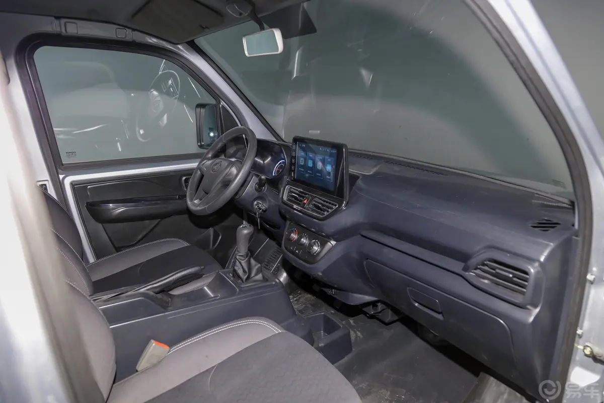 长安星卡PLUS仓栅车 1.6L 手动 单排舒适空调版内饰
