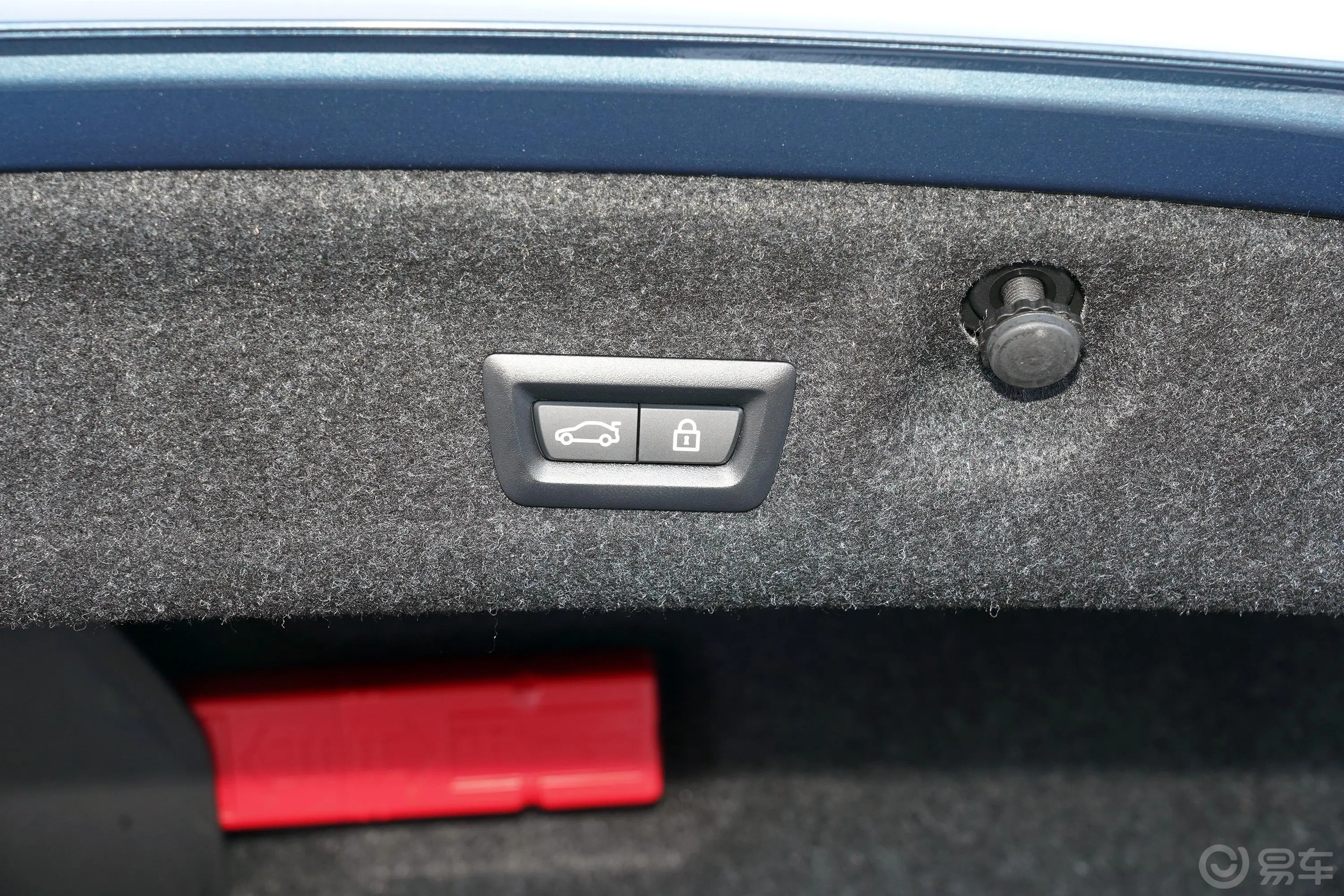 宝马4系双门轿跑车 425i 时尚型 M运动曜夜套装电动尾门按键（手动扶手）