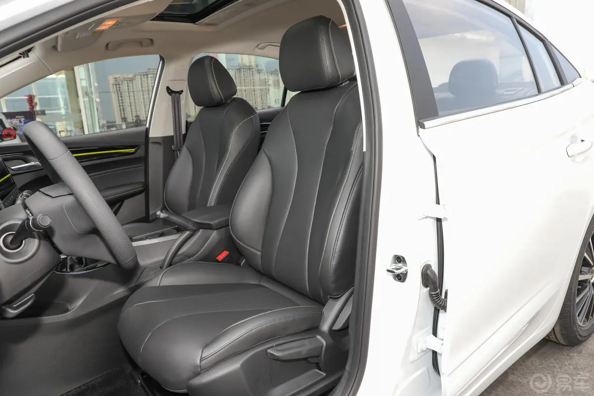荣威i51.5L 手动安心版驾驶员座椅