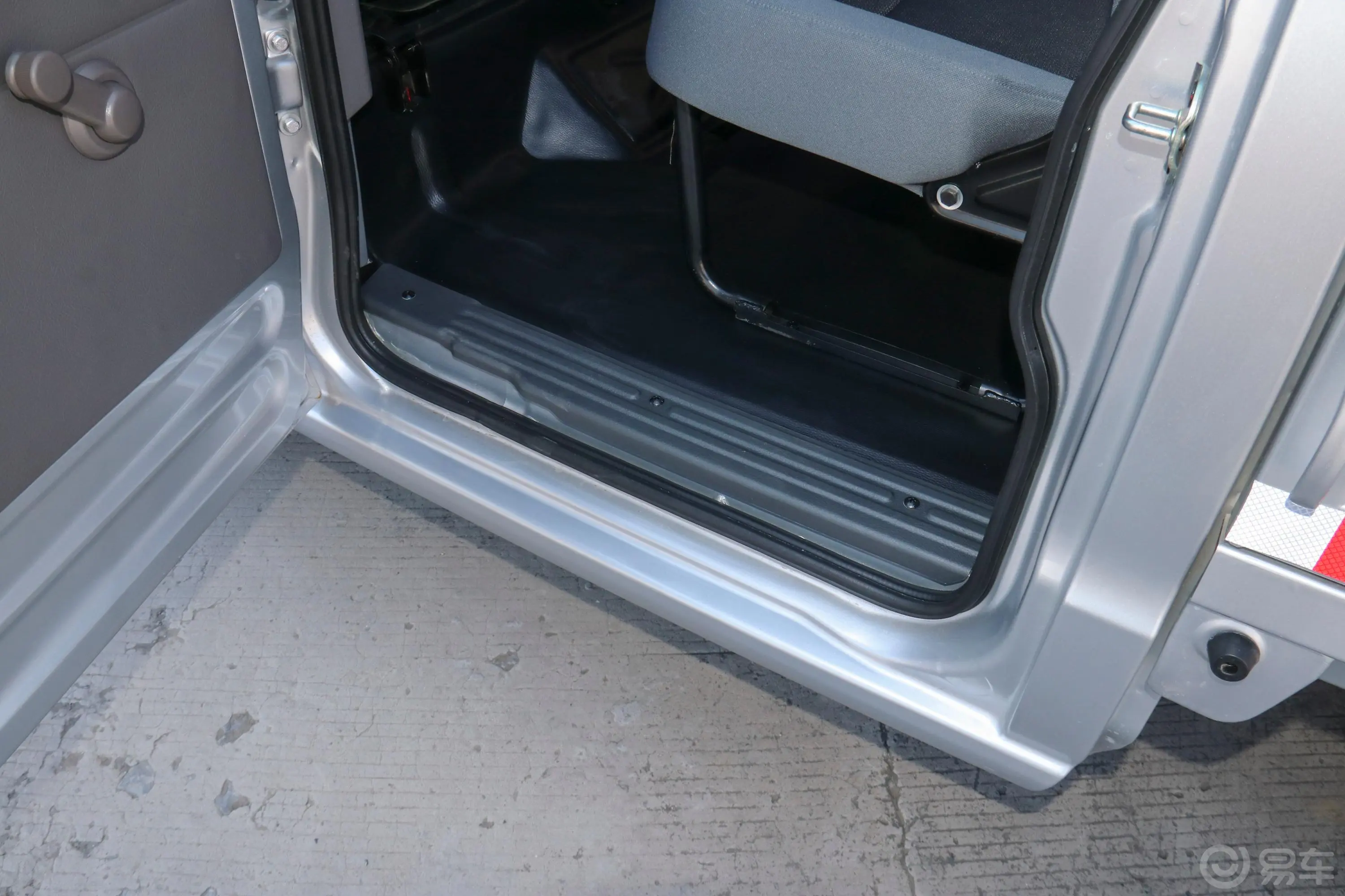 斑马1.5L 双排栏板车舒适型空间