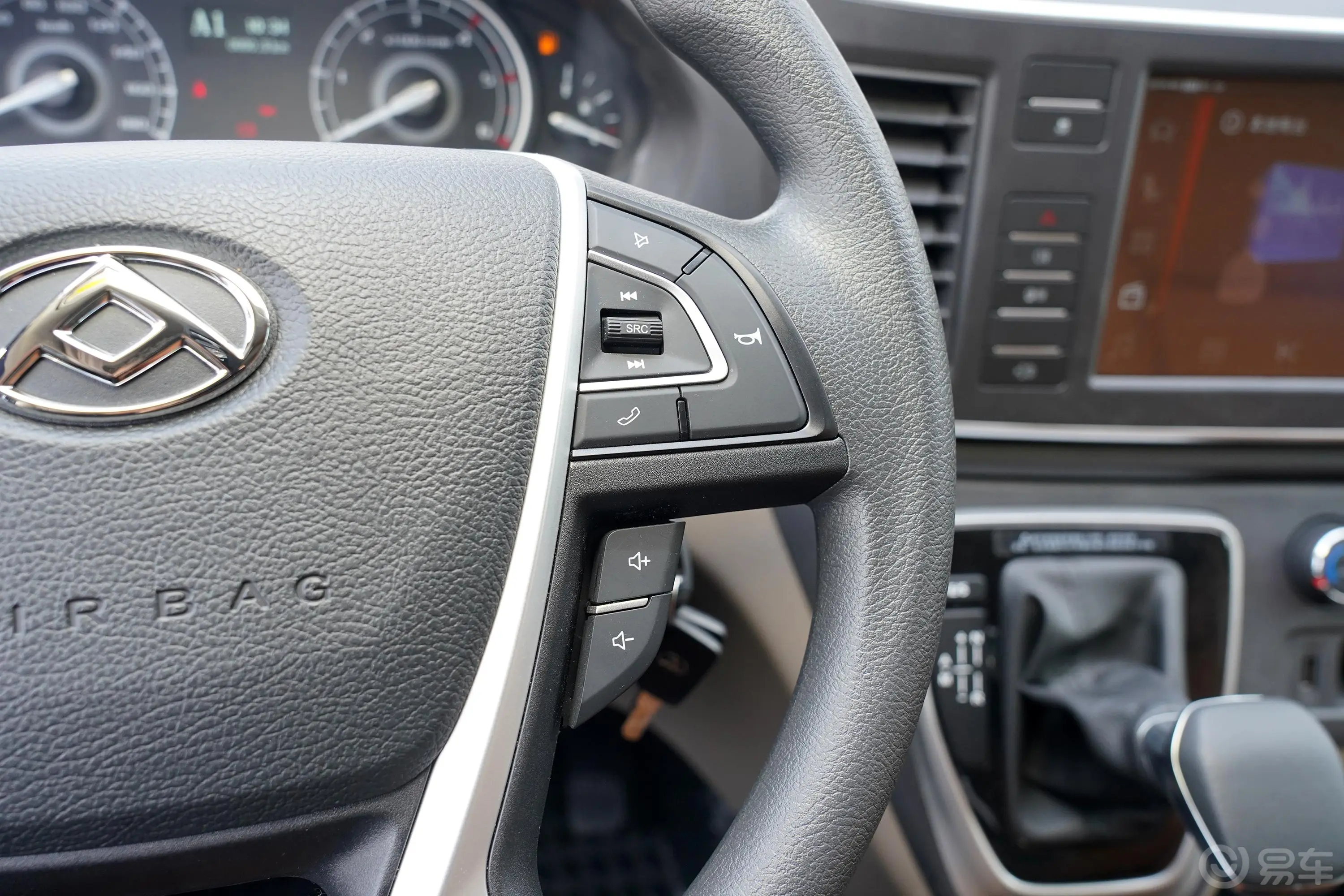 上汽大通MAXUS V80房车旅行家V80 横床舒享版右侧方向盘功能按键