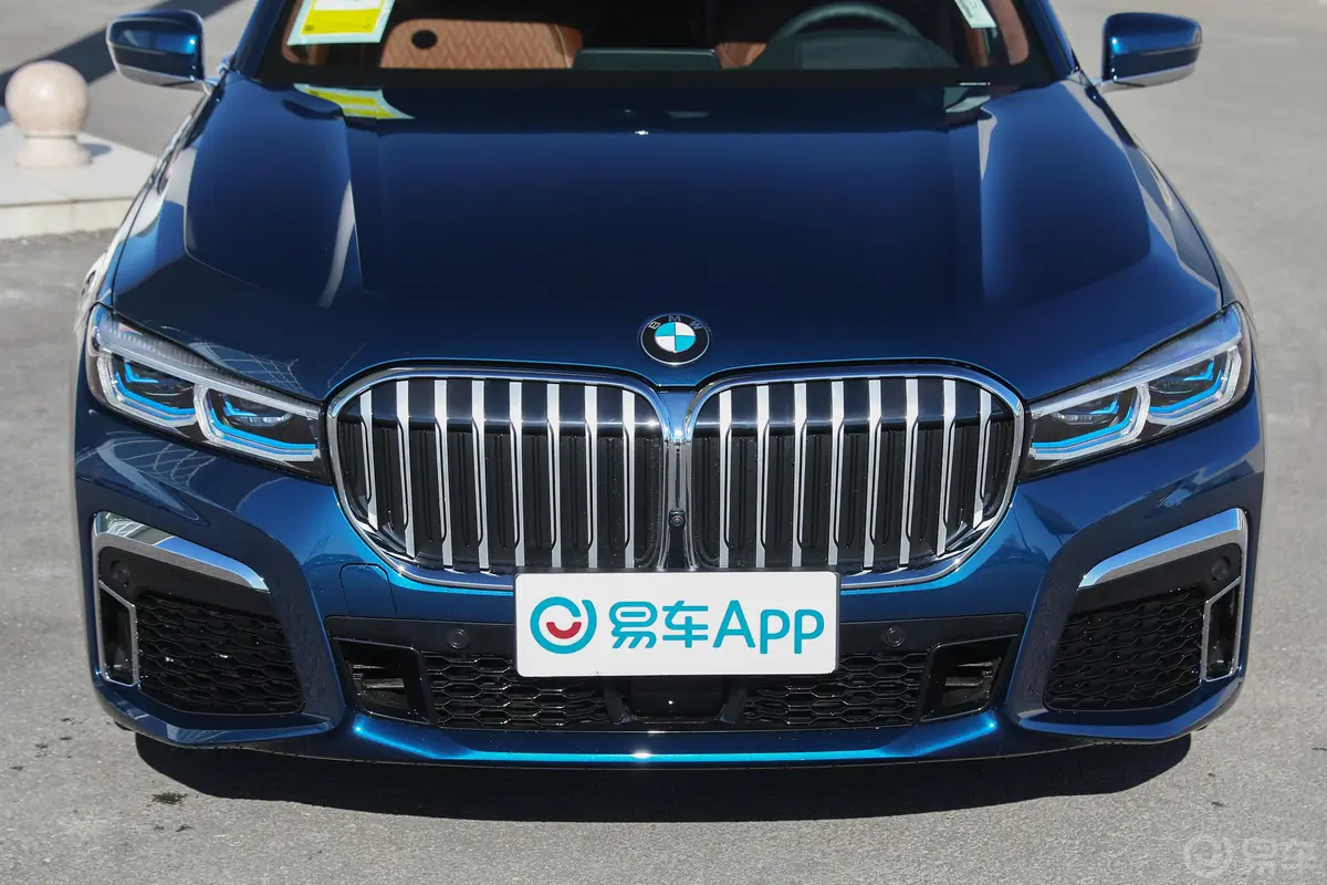 宝马7系740Li xDrive 行政型 M运动套装外观