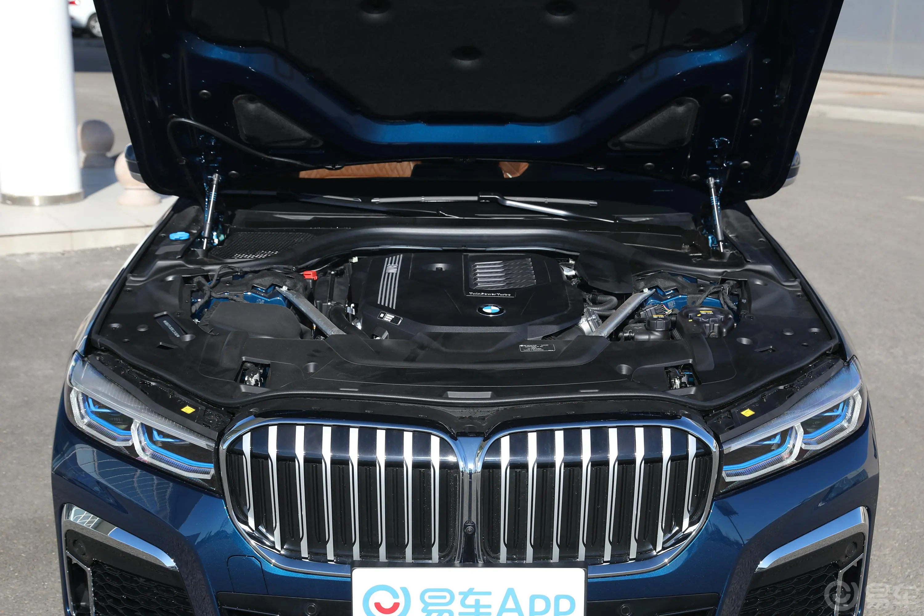 宝马7系740Li xDrive 行政型 M运动套装外观