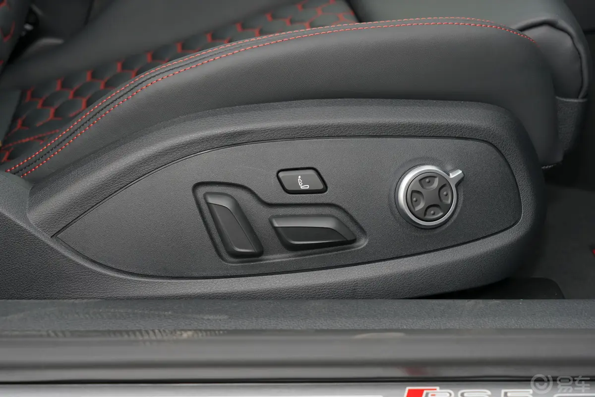 奥迪RS 52.9T Coupe 黑曜版副驾座椅调节