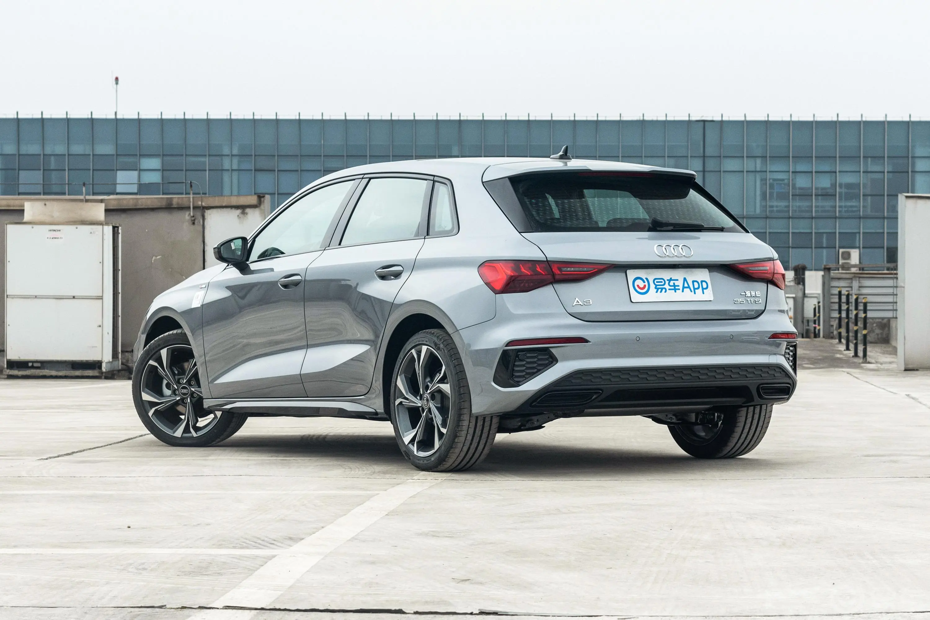 奥迪A3Sportback 35 TFSI 时尚运动型侧后45度车头向左水平