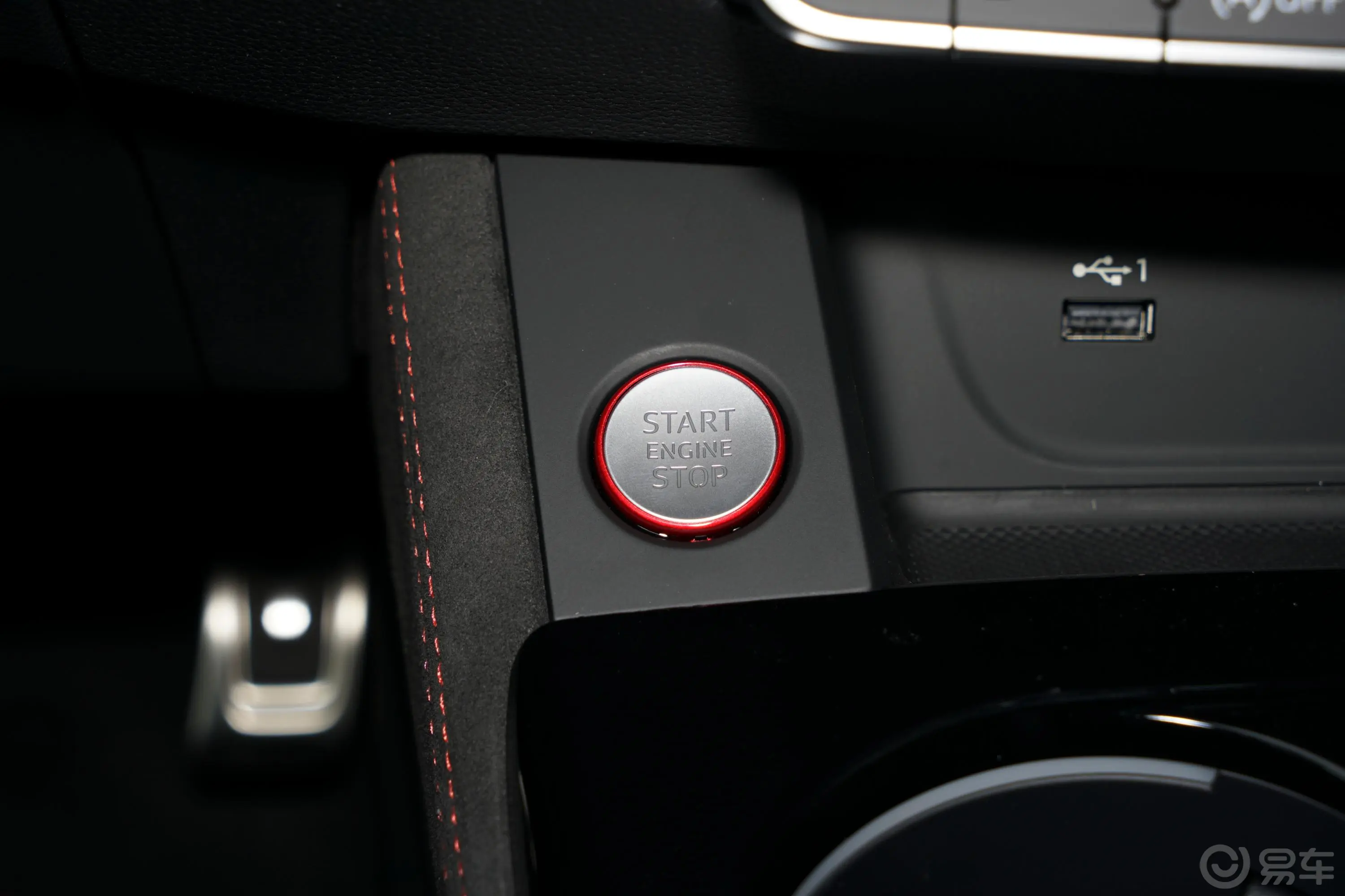 奥迪RS 52.9T Coupe 黑曜版钥匙孔或一键启动按键
