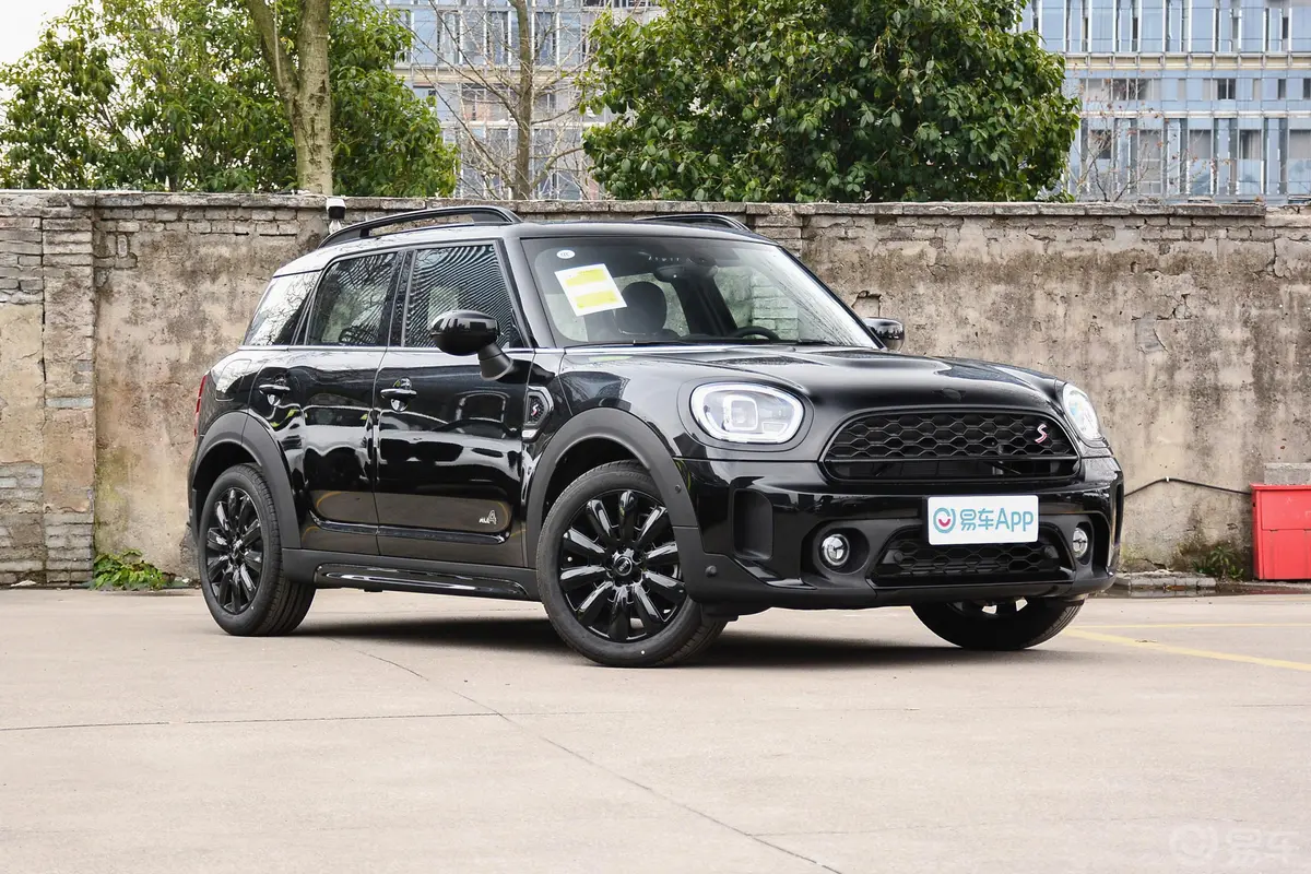 MINI COUNTRYMAN2.0T COOPER S ALL4 黑标特别版胎压信息铭牌