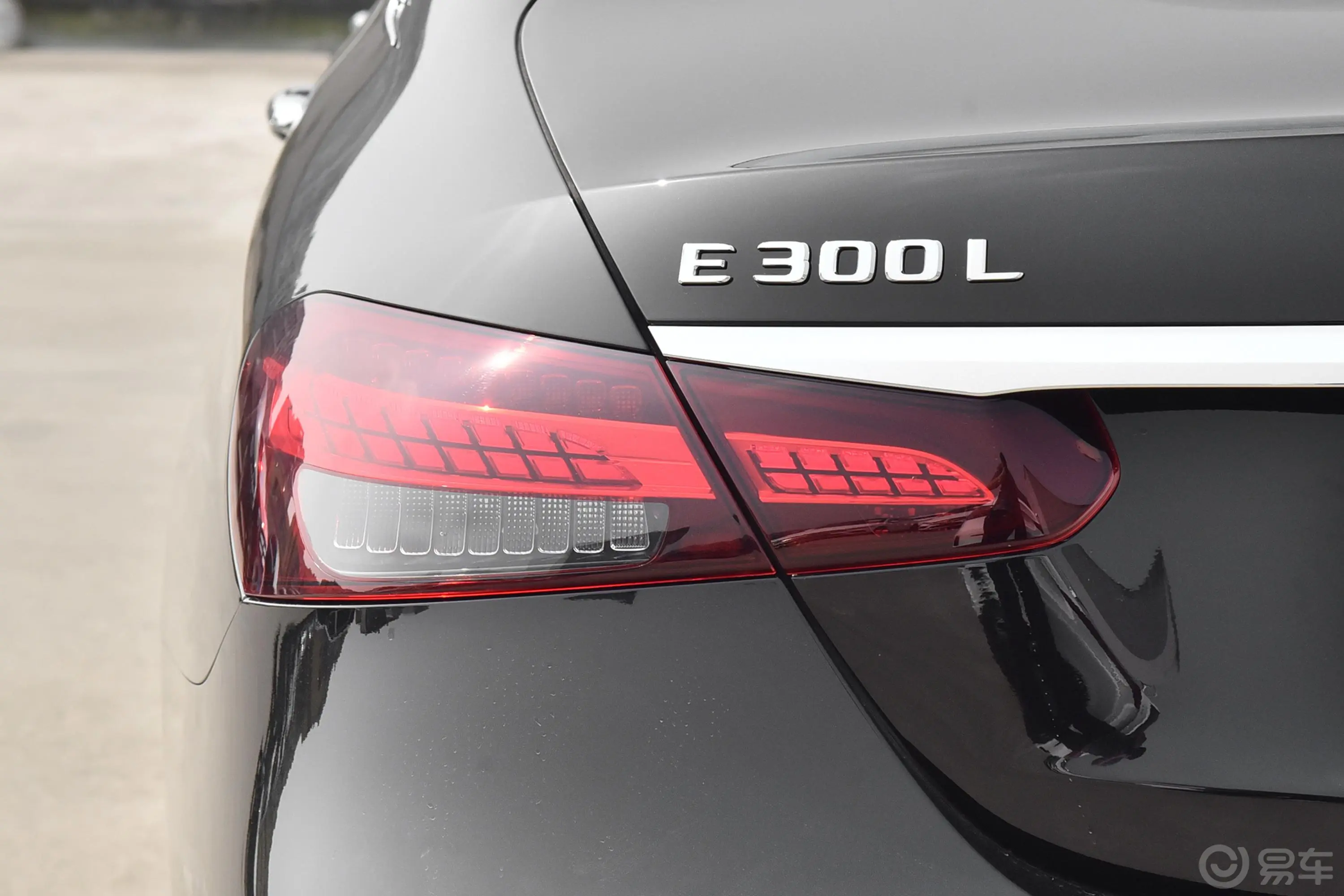 奔驰E级改款二 E 300 L 豪华型外观