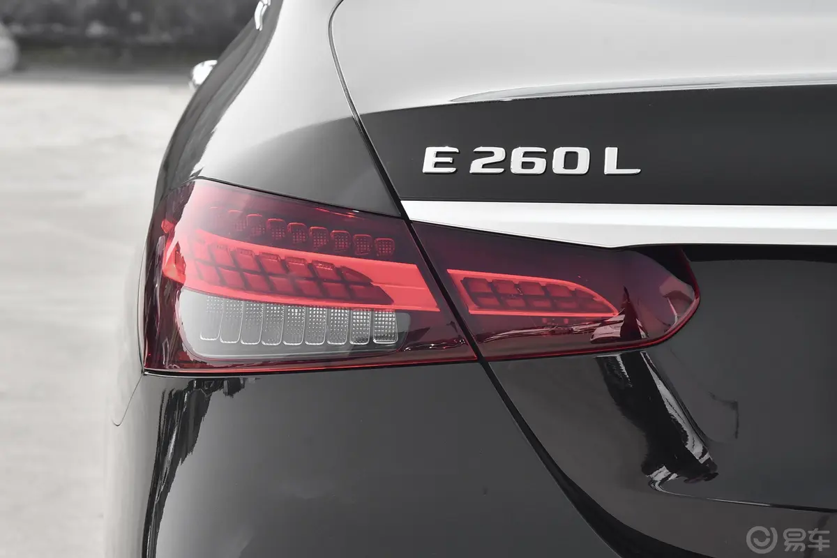 奔驰E级改款 E 260 L 运动型外观