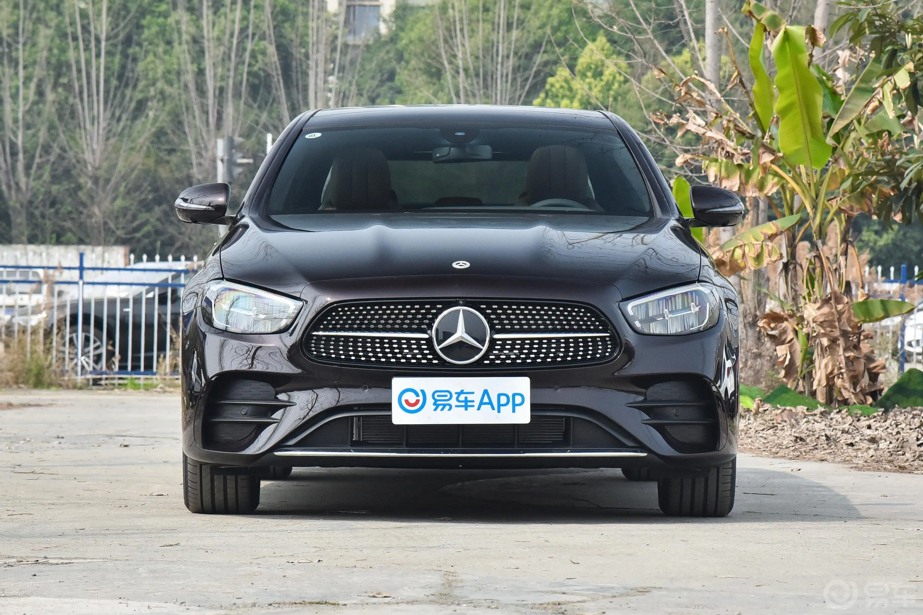 奔驰E级改款二 E 300 L 运动豪华型外观