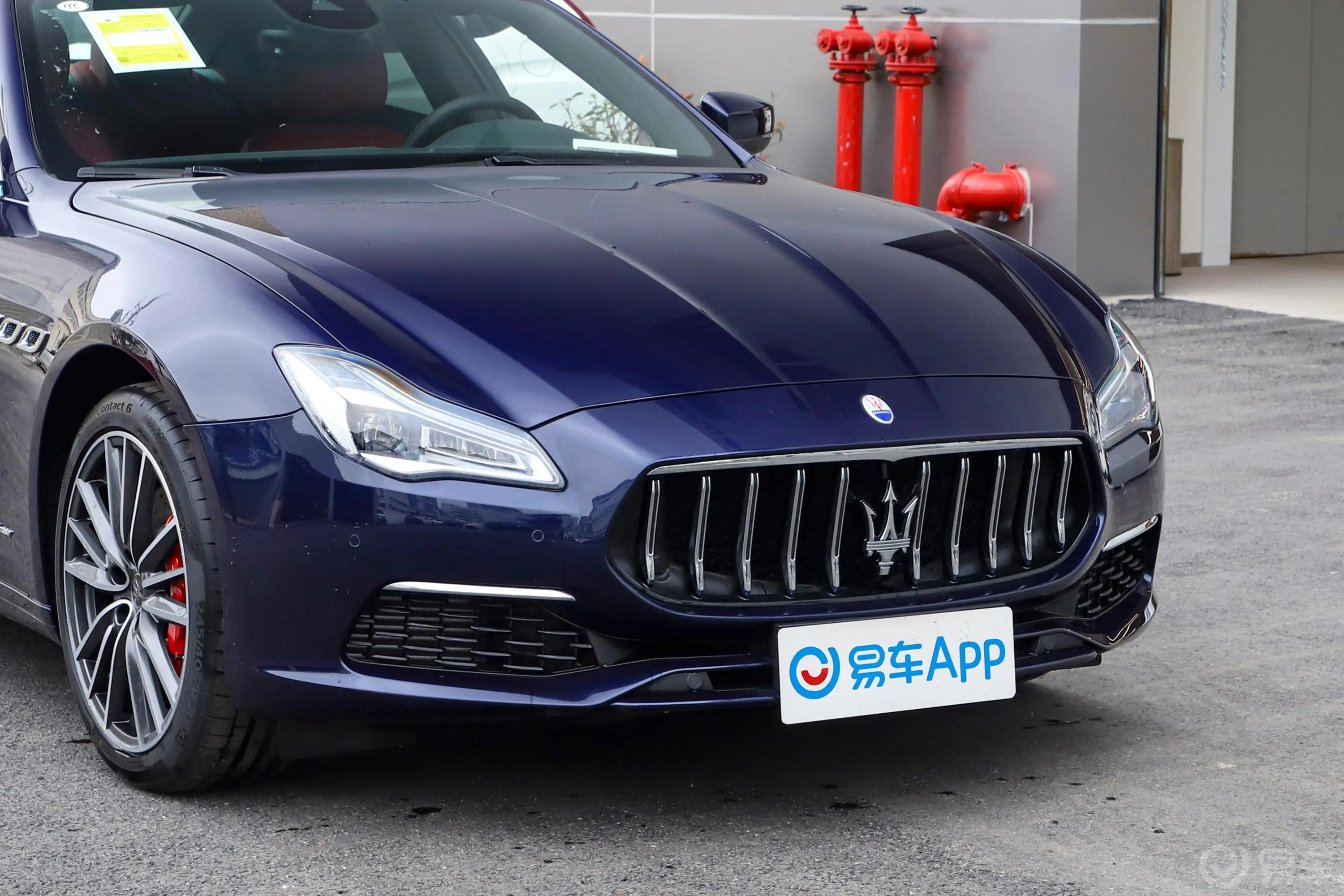 Quattroporte3.0T 豪华版前格栅侧俯拍