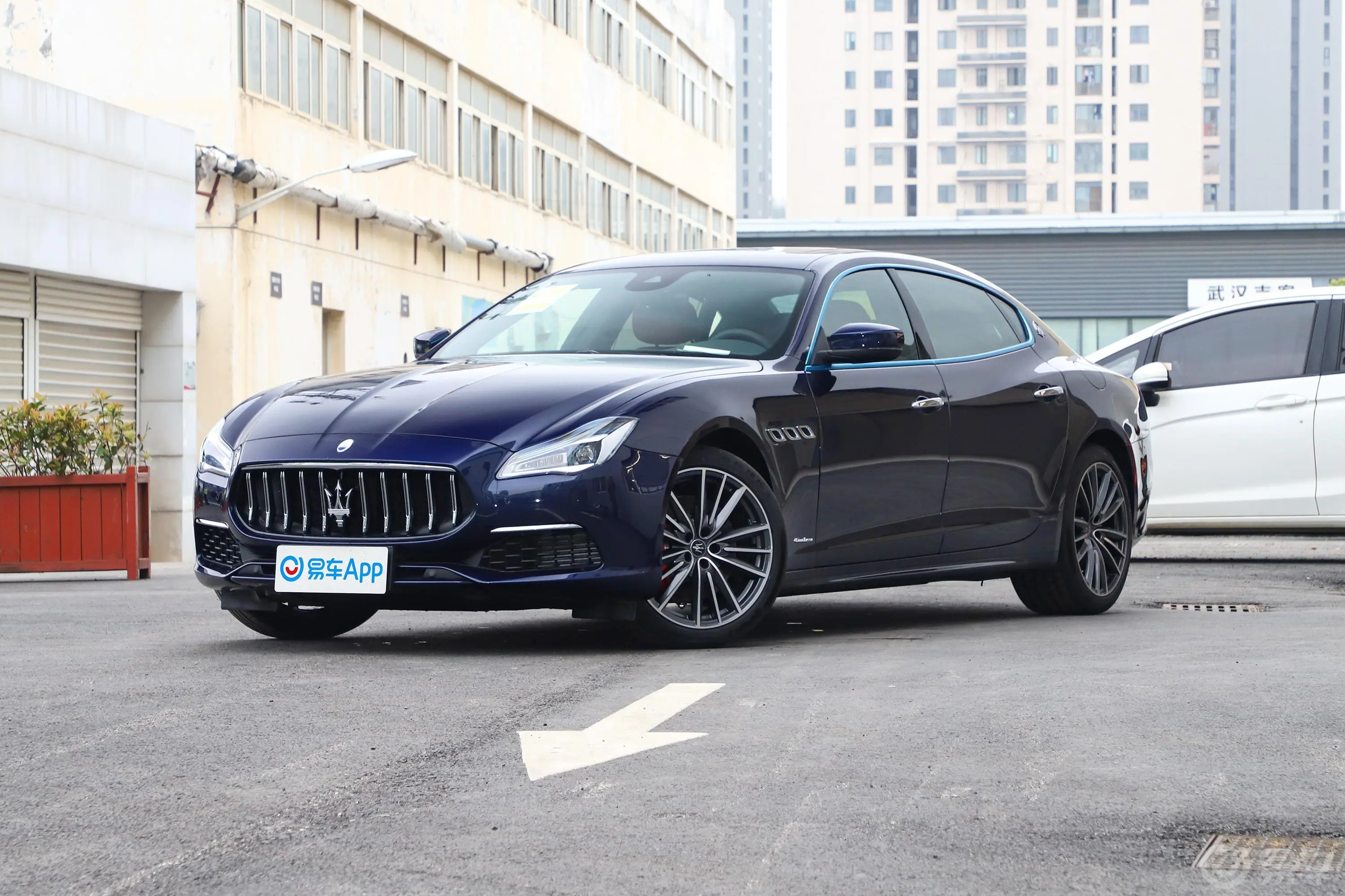 Quattroporte3.0T 豪华版侧前45度车头向左水平