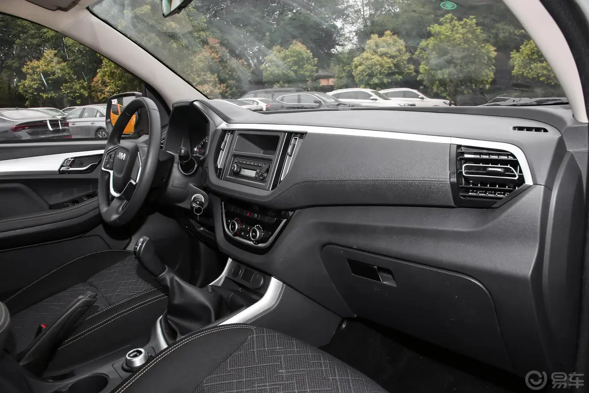 瑞迈2.4T 四驱标轴舒适版 汽油内饰全景副驾驶员方向