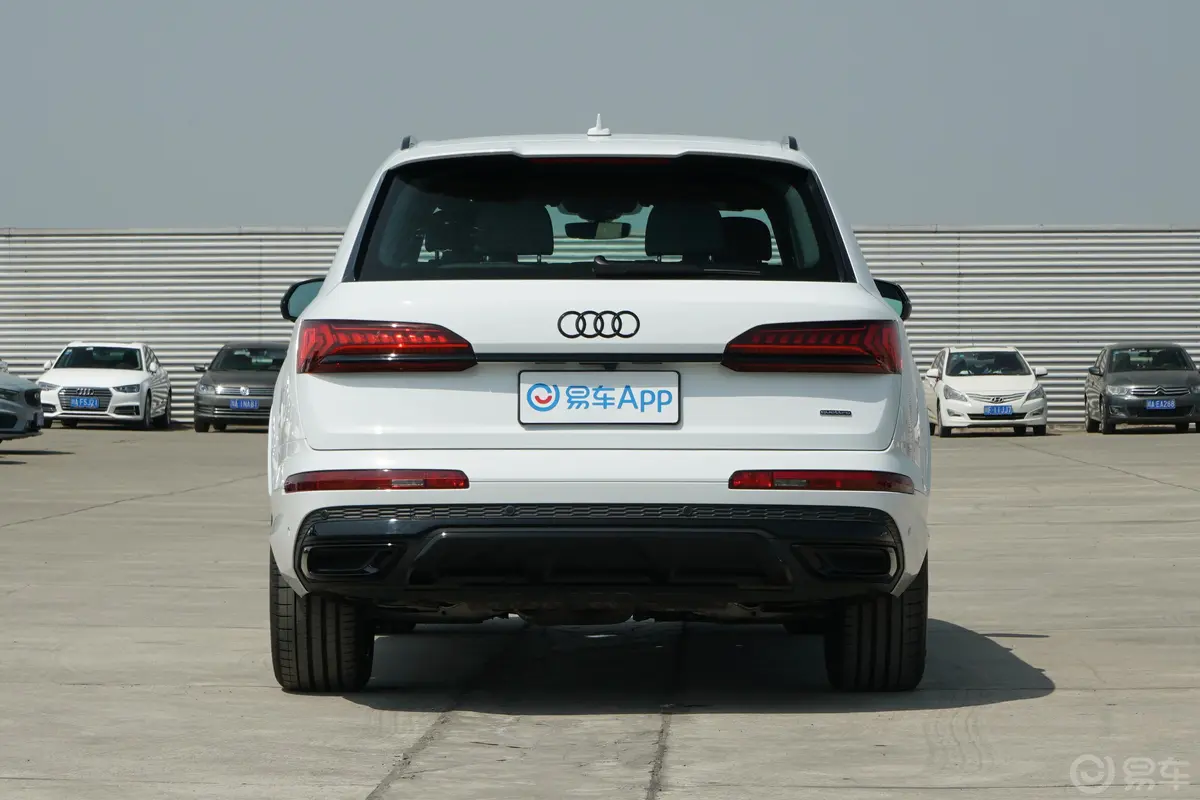 奥迪Q755 TFSI quattro S line冰雪运动型外观