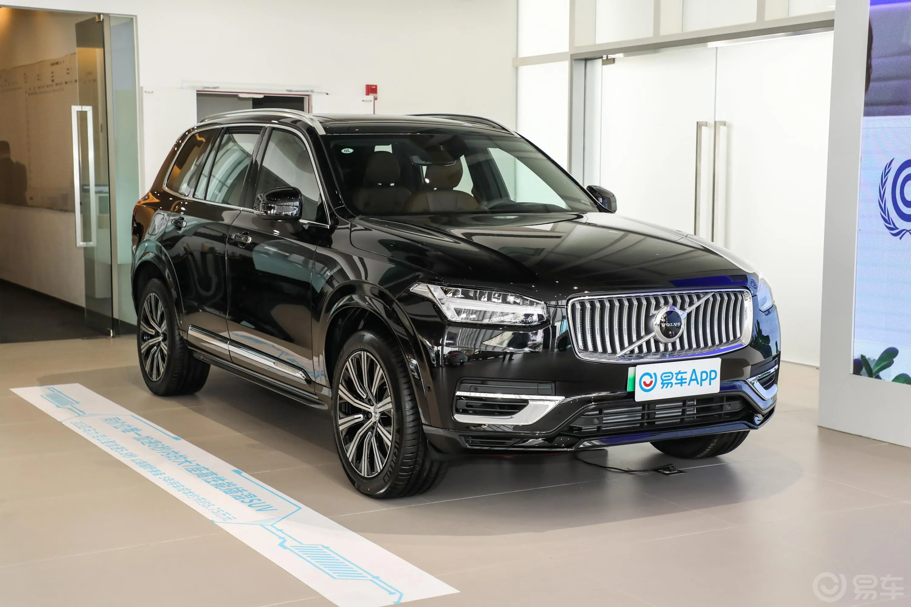 沃尔沃XC90 RECHARGE改款 T8 59km 智尊豪华版侧前45度车头向右水平