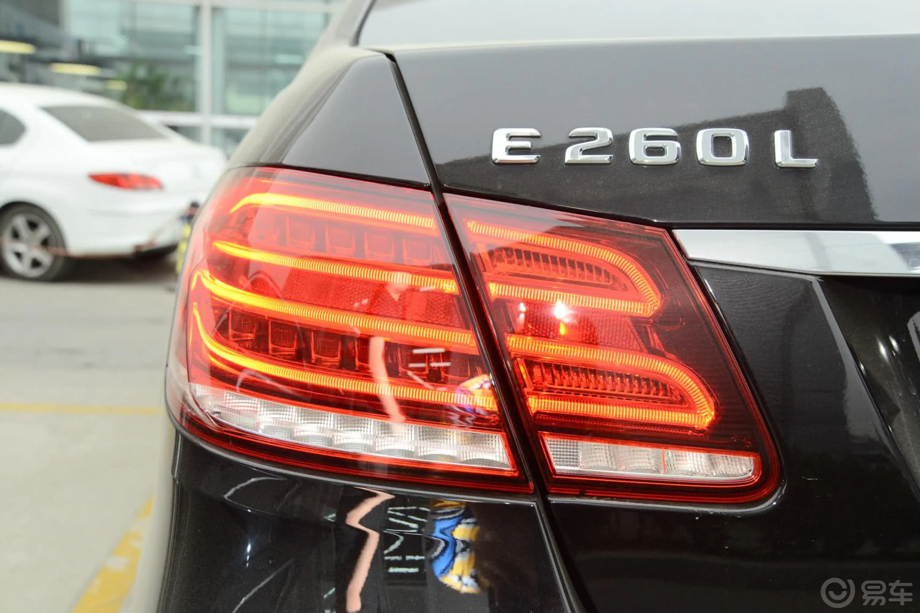 奔驰E级E260L 豪华型外观