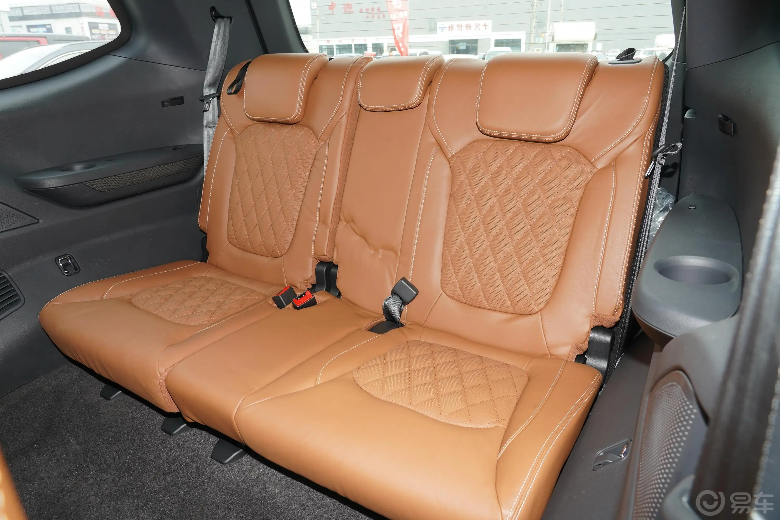 上汽大通MAXUS D90 Pro2.0T 四驱旗舰版 7座 汽油第三排座椅