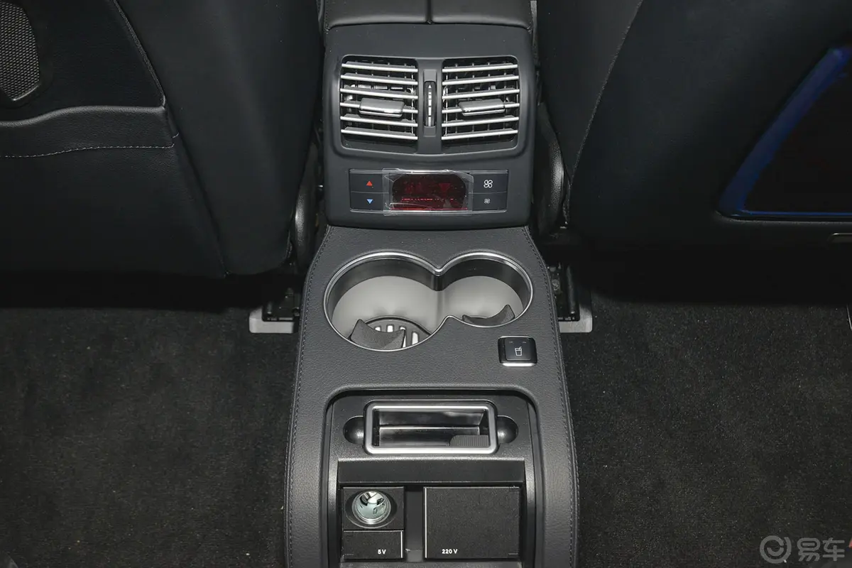 奔驰E级E 400 L 豪华型 4MATIC 运动轿车空间
