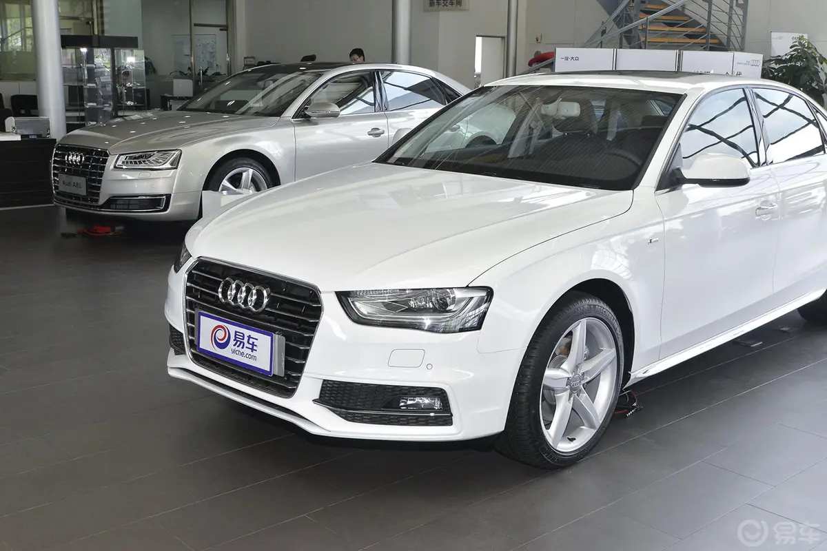 奥迪A4L35 TFSI 自动 豪华型 S line 典藏版外观