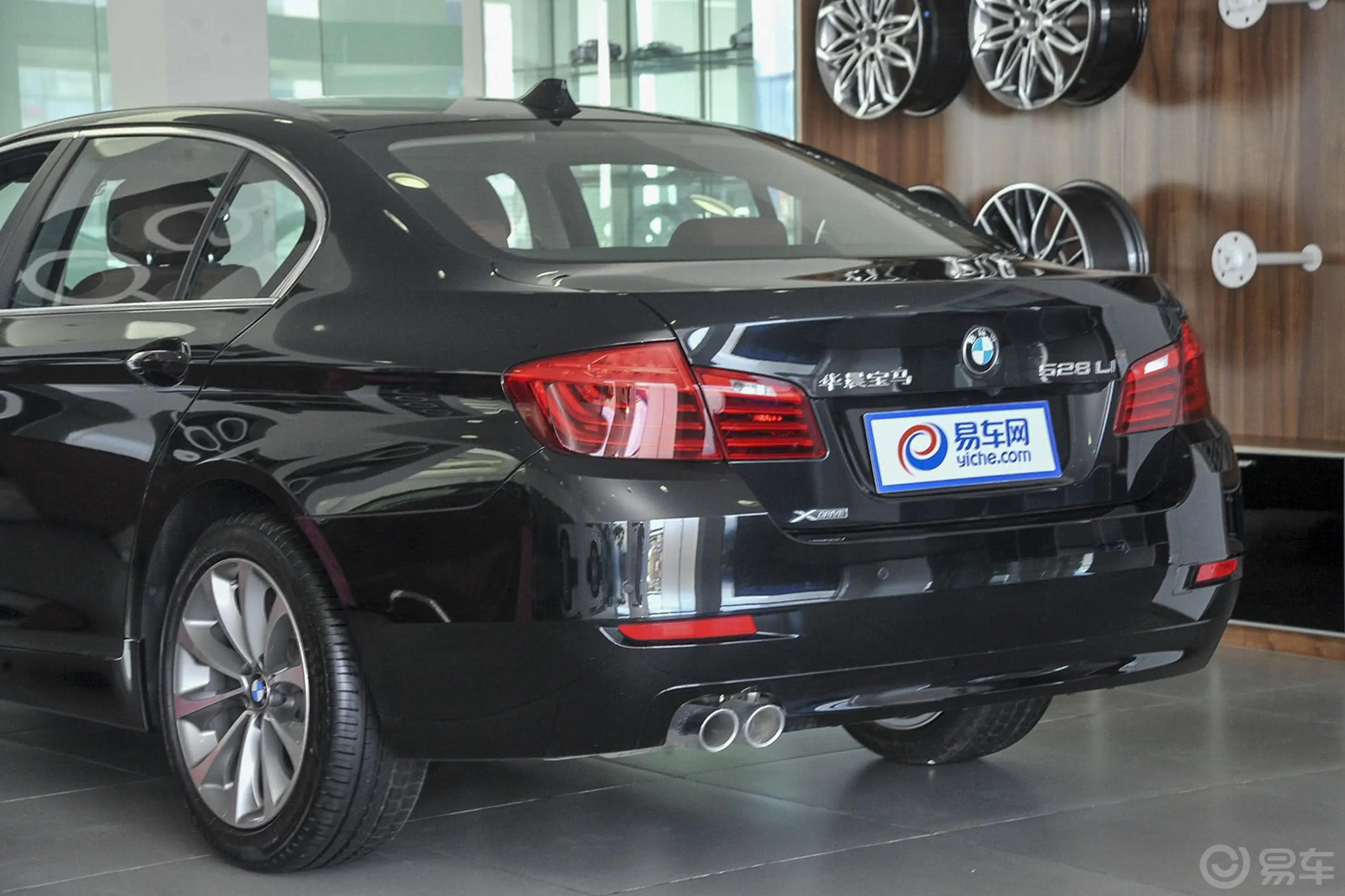 宝马5系528Li xDrive 豪华设计套装外观