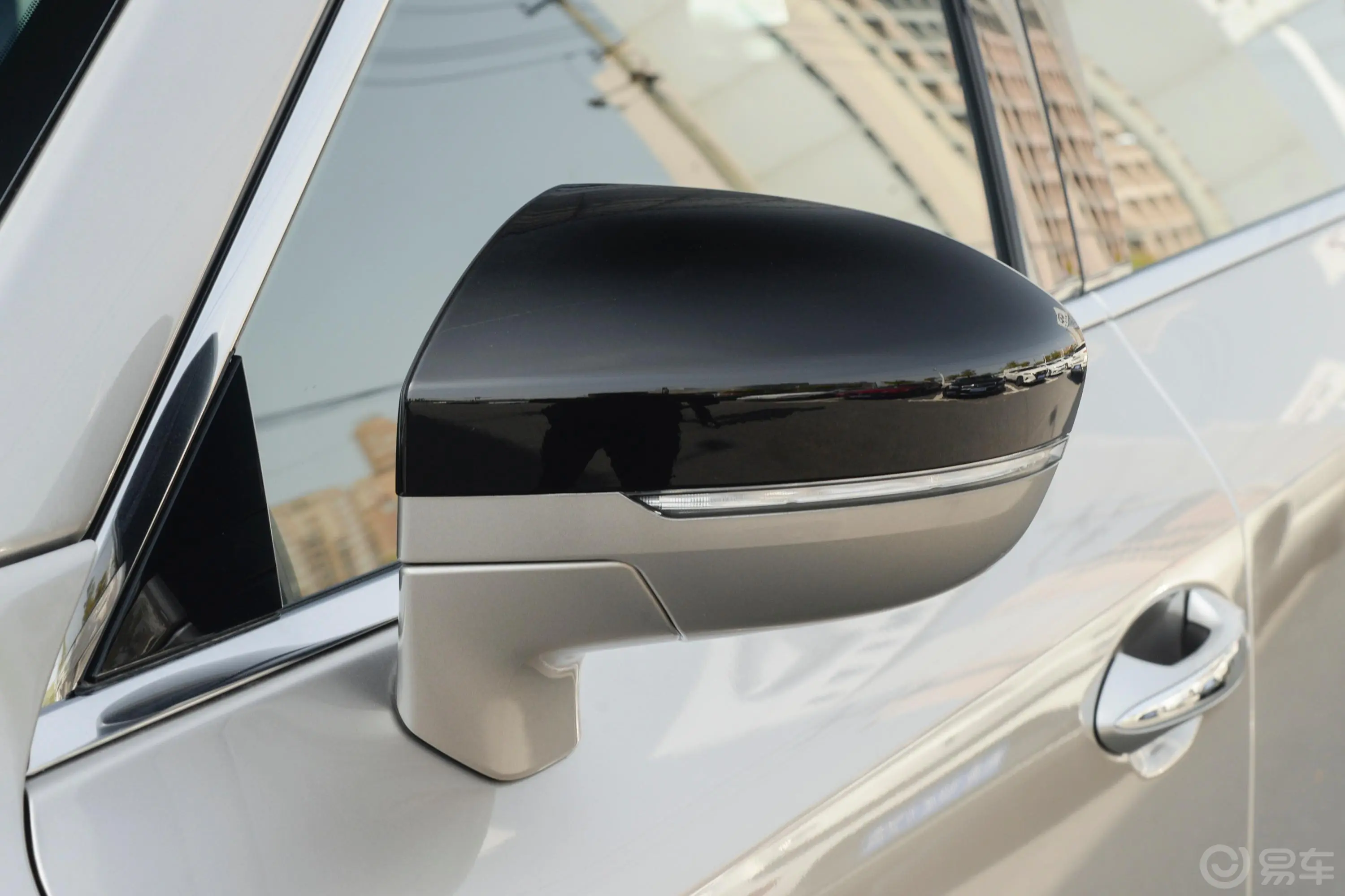 英菲尼迪QX602.0T 手自一体 两驱 舒享版主驾驶后视镜背面