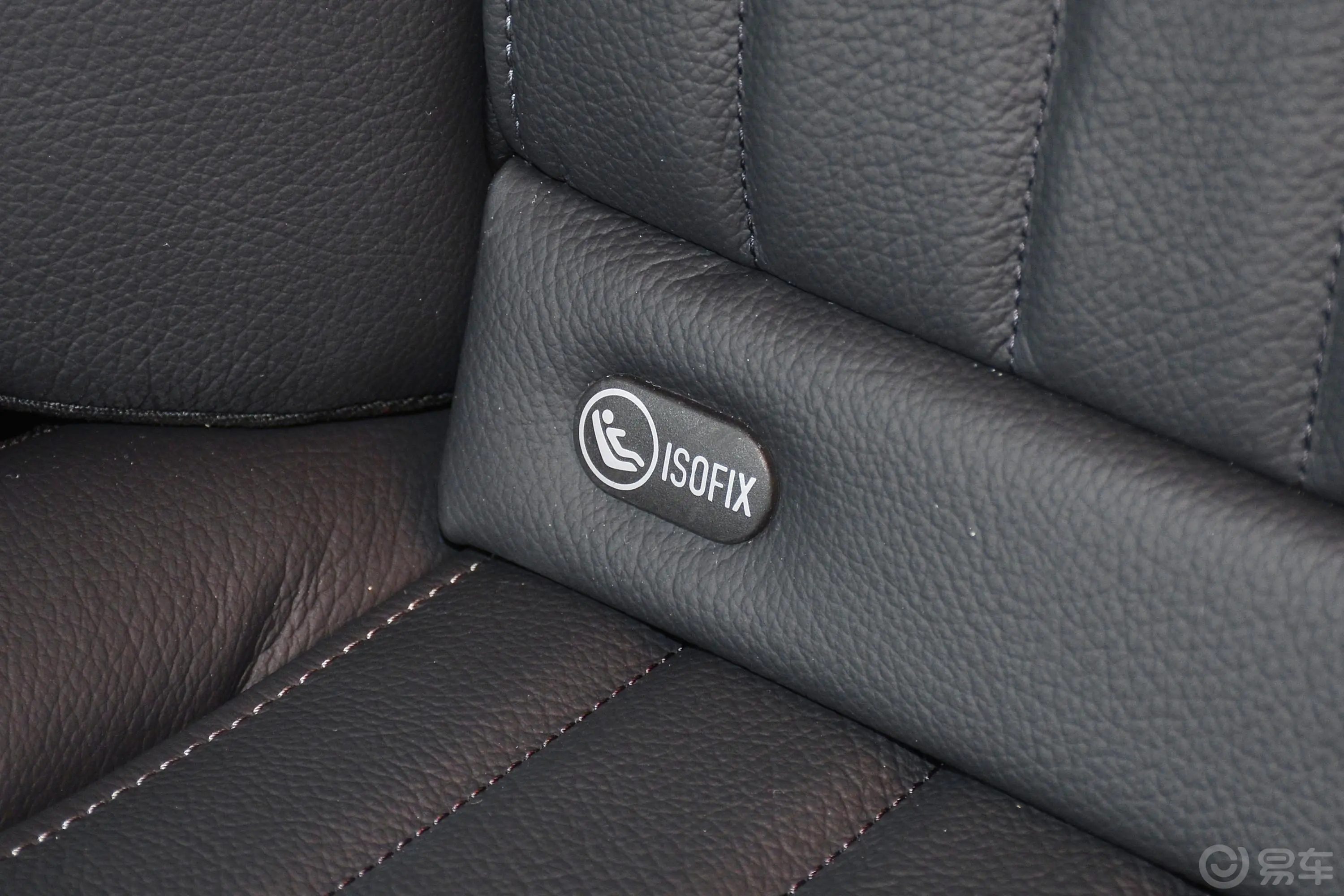 奔驰S级改款 S 400 L 商务型儿童座椅接口