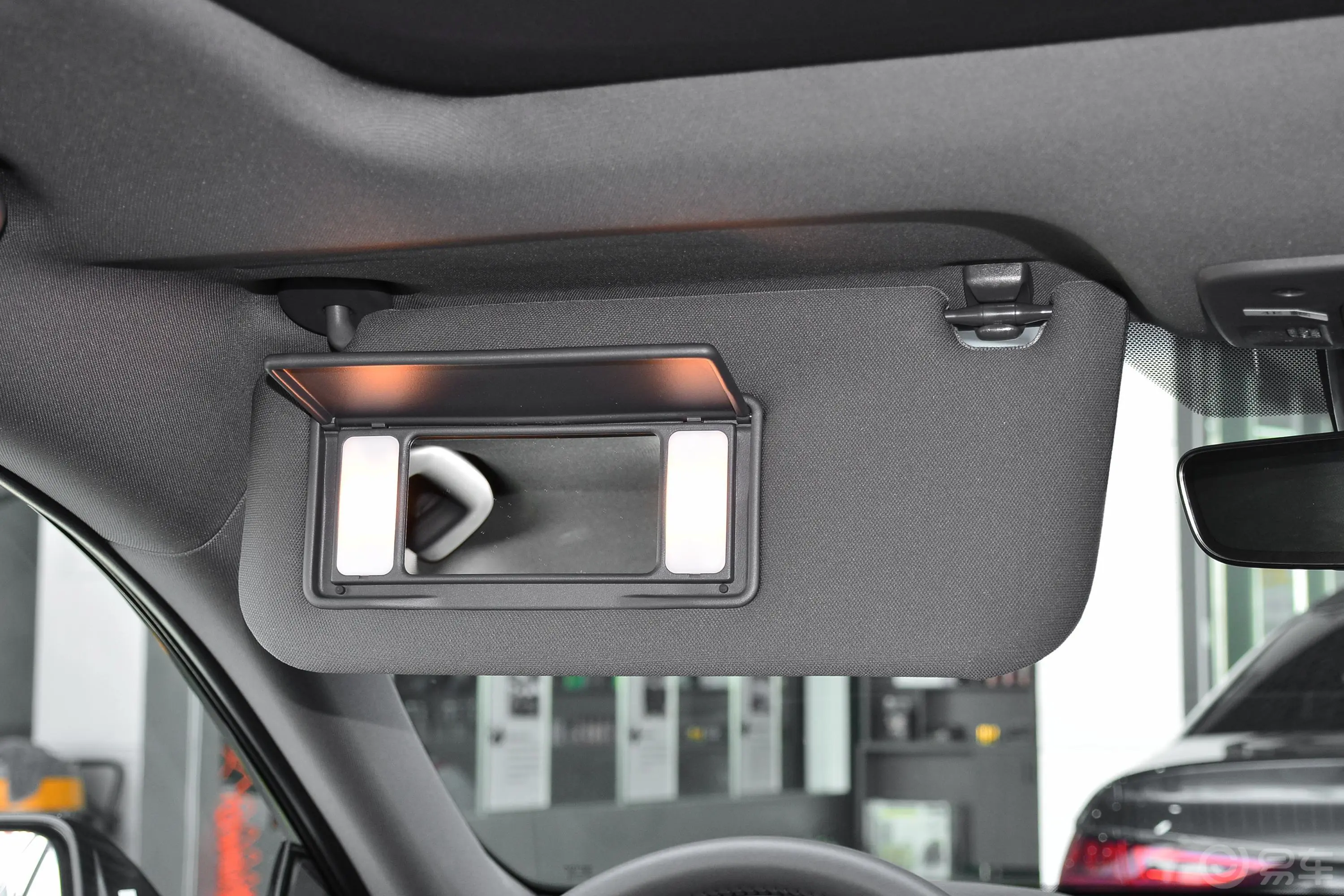 亚洲龙2.5L 手自一体 Touring尊贵版驾驶位遮阳板