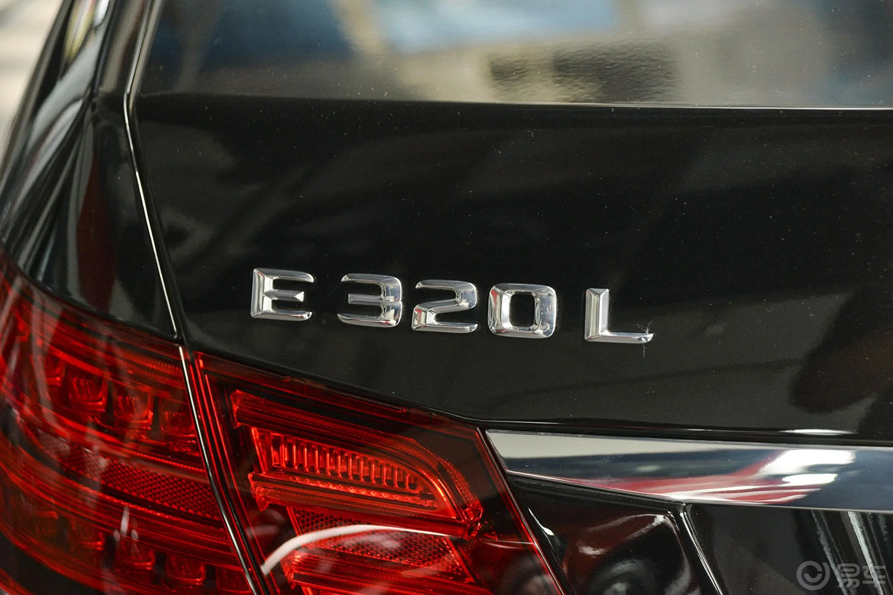 奔驰E级E 320 L 4MATIC 运动轿车外观