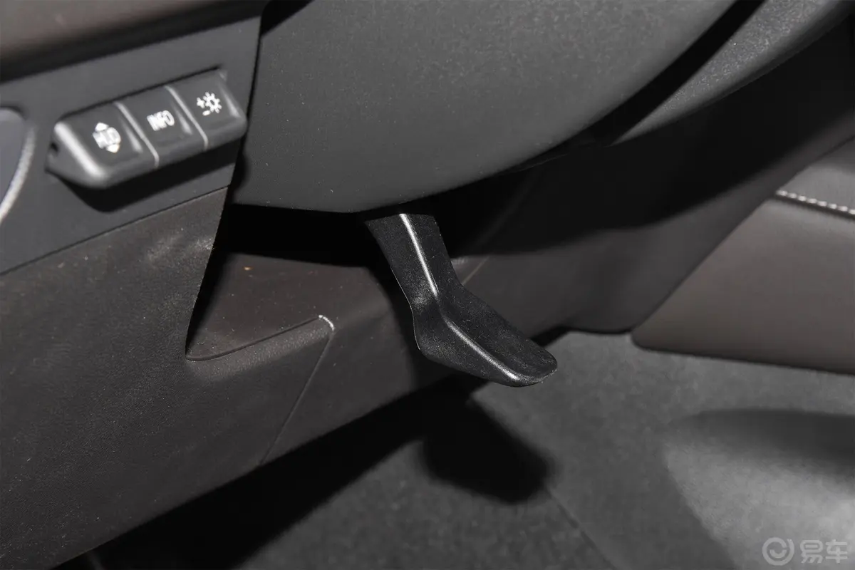 昂科威改款 昂科威S GS 两驱 智享运动型方向盘调节