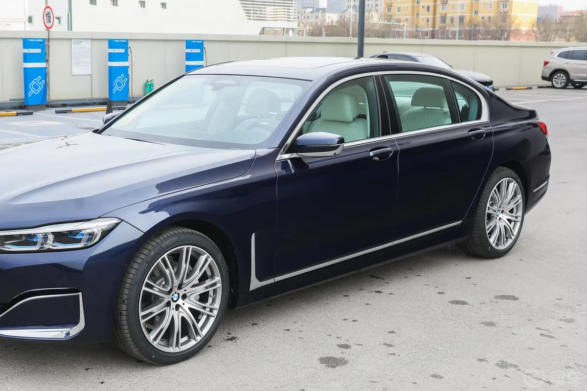 宝马7系740Li xDrive 行政型 豪华套装外观