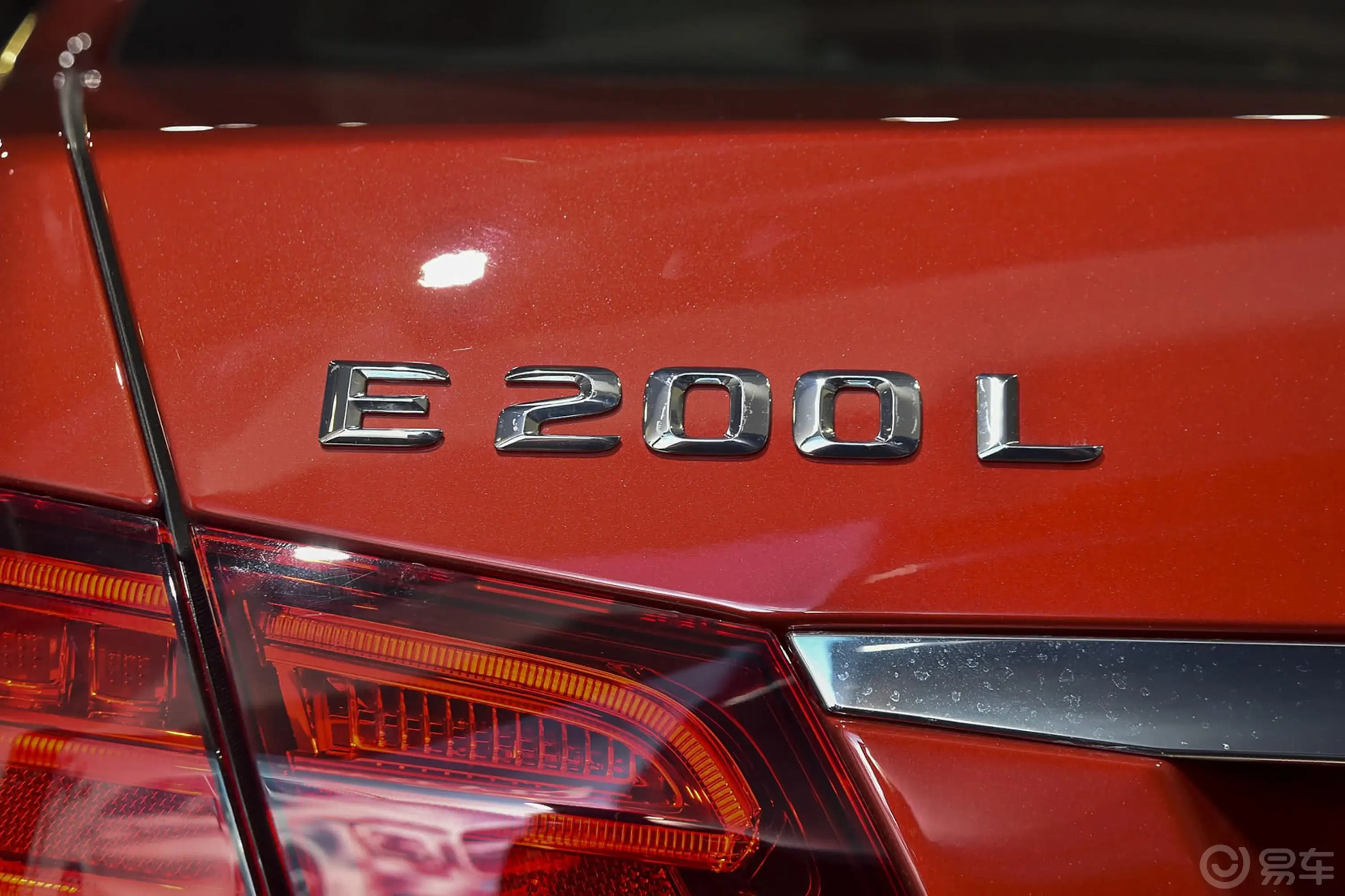 奔驰E级改款 E 200 L  运动轿车外观