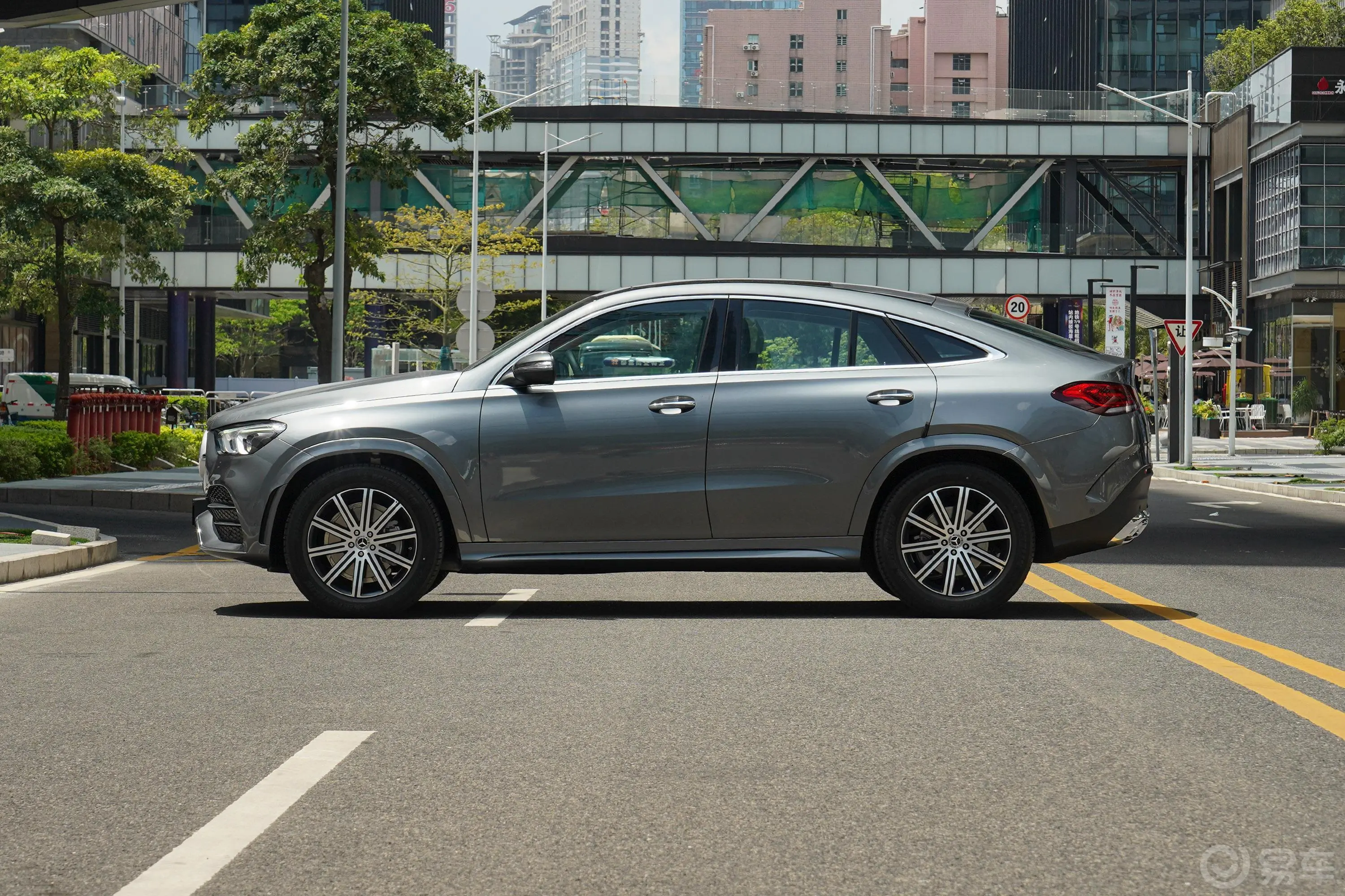 奔驰GLE轿跑GLE 350 4MATIC 轿跑SUV 时尚型外观