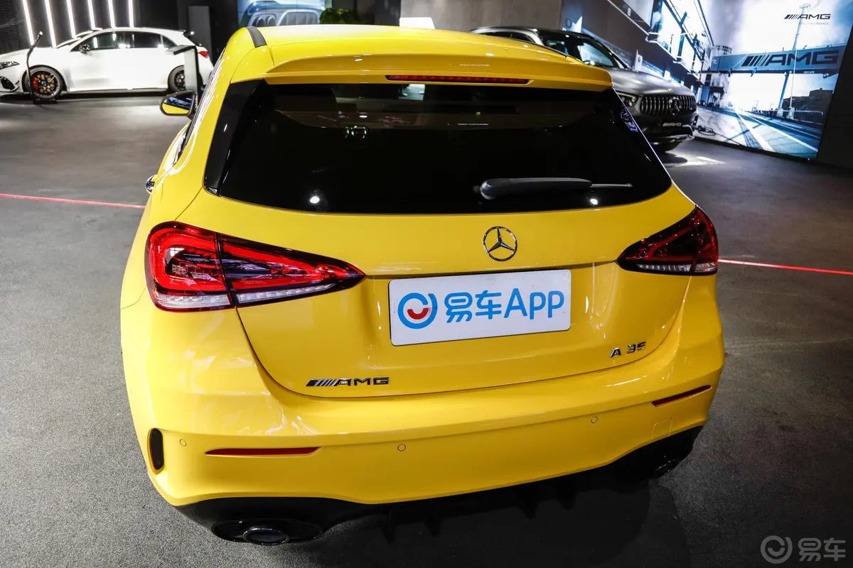 奔驰A级 AMG(进口)AMG A 35 4MATIC侧后45度车头向左水平