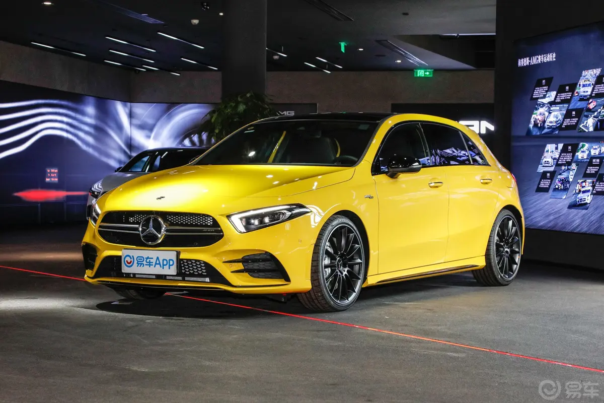 奔驰A级 AMG(进口)AMG A 35 4MATIC侧前45度车头向左水平